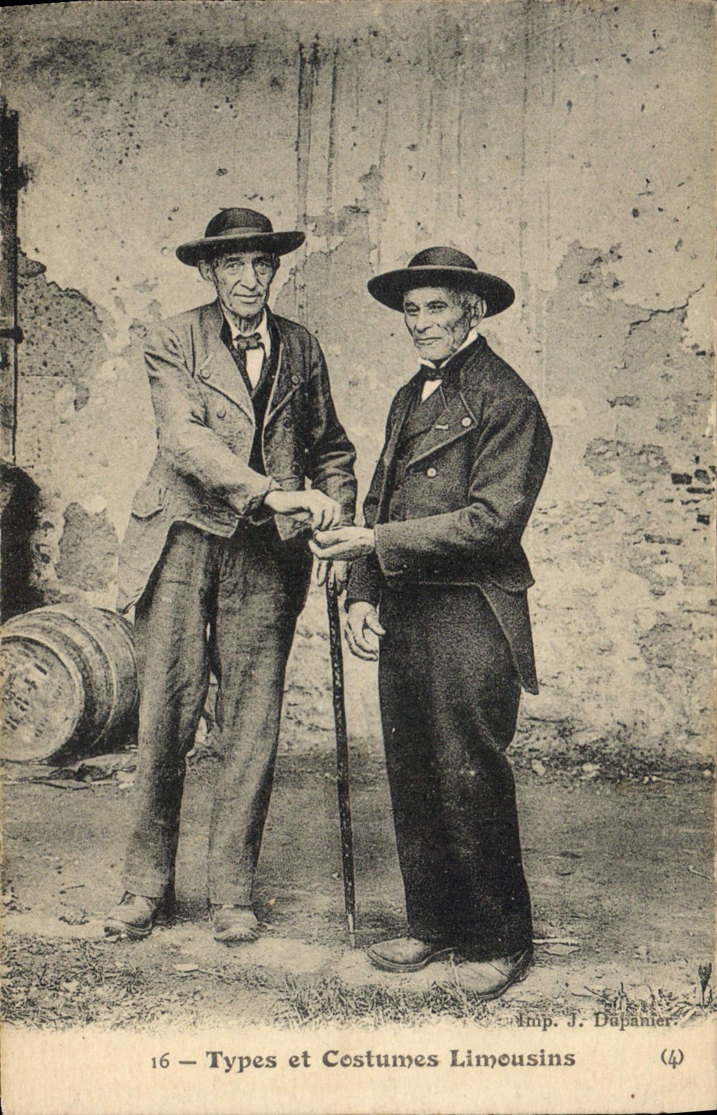 CPA Folklore Types et costumes Limousins