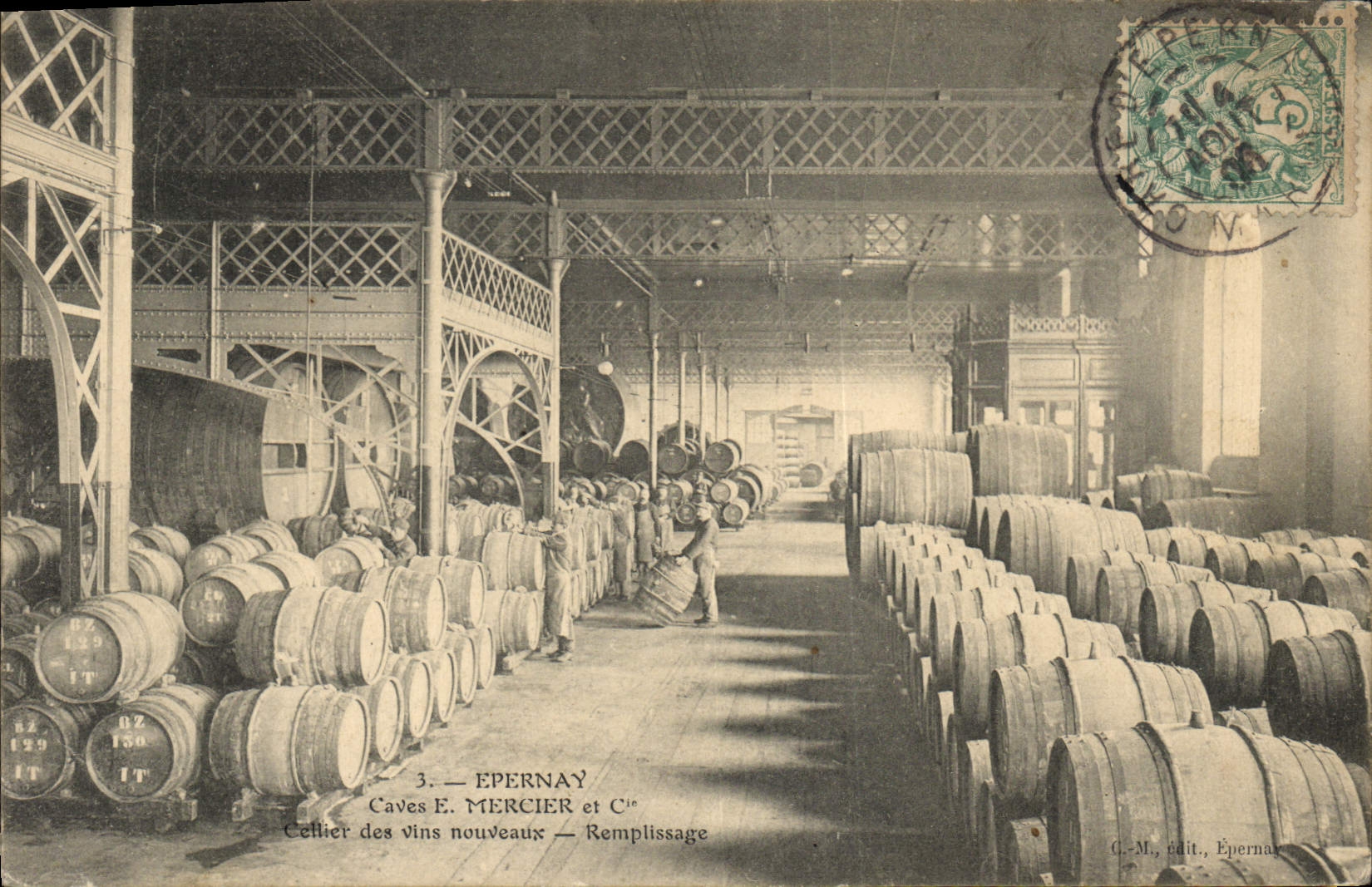 CPA Folklore Vigne Vin Vendanges Champagne Epernay Caves Mercier & Cie Cellier des vins nouveaux Remplissage
