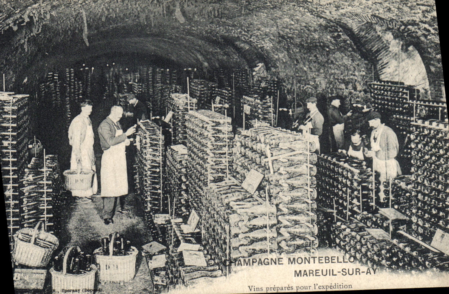 Postal Folclore Vid Vino Vendimias Champaña Montebello Mareuil sobre Ay Vinos preparados para la expedición