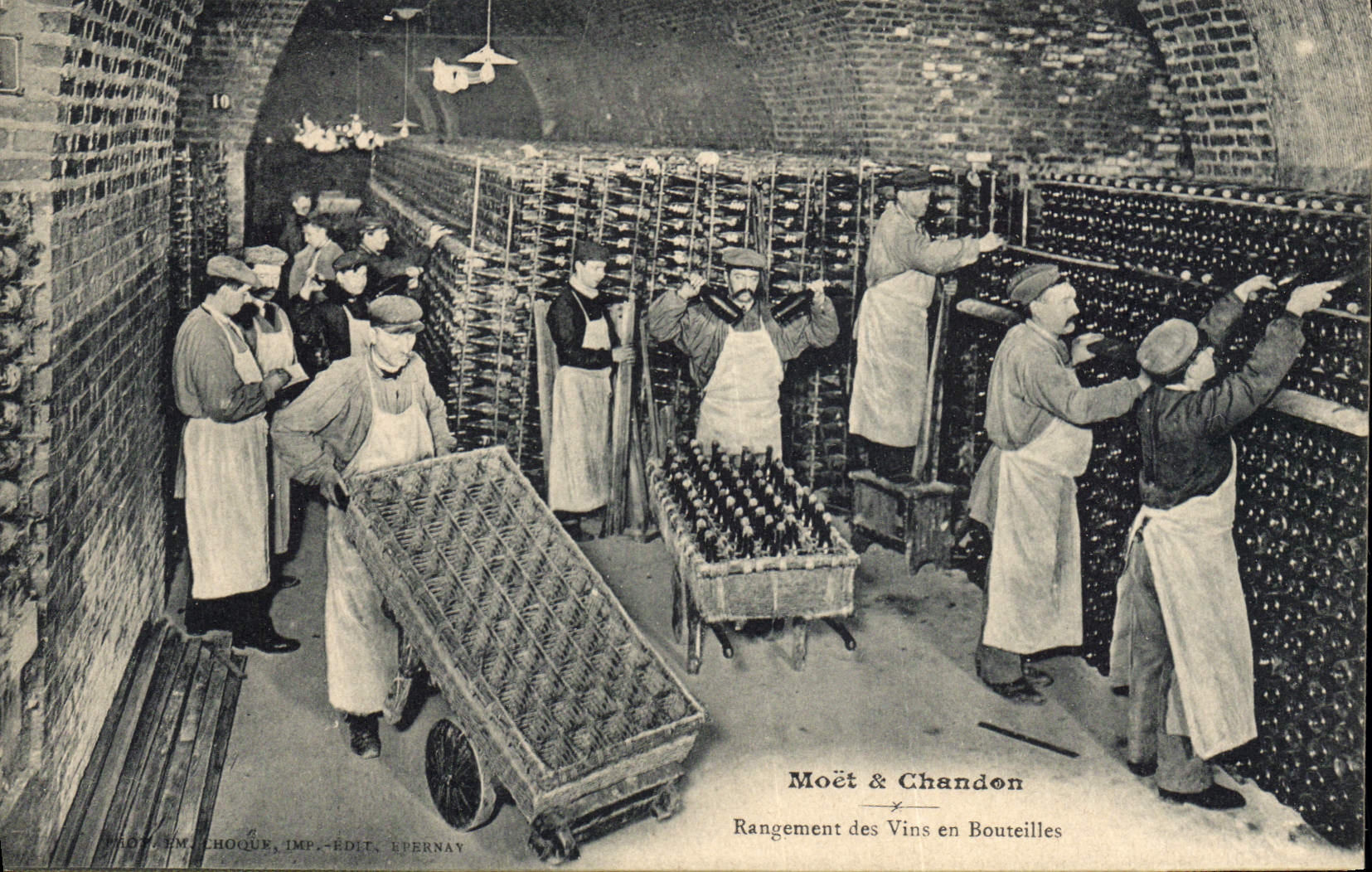 Vintage Postcard Folklore Vine Wine Grape harvest Champagne Moet & Chandon Arrangement of the bottled wines