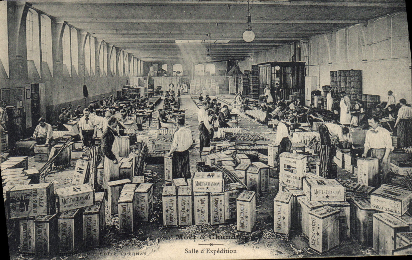 Postal Folclore Vid Vino Vendimias Champaña Moet & Chandon Sala de expedición