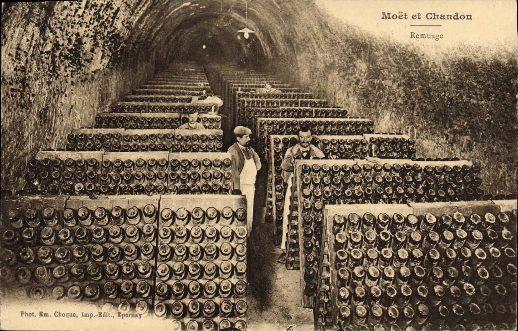 CPA Folklore Vigne Vin Vendanges Champagne Moet & Chandon Remuage