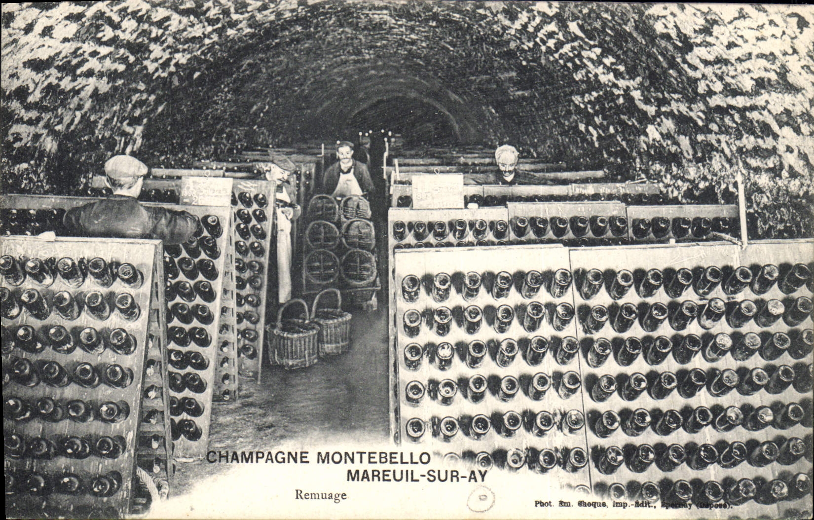CPA Folklore Vigne Vin Vendanges Champagne Montebello Mareuil sur Ay Remuage