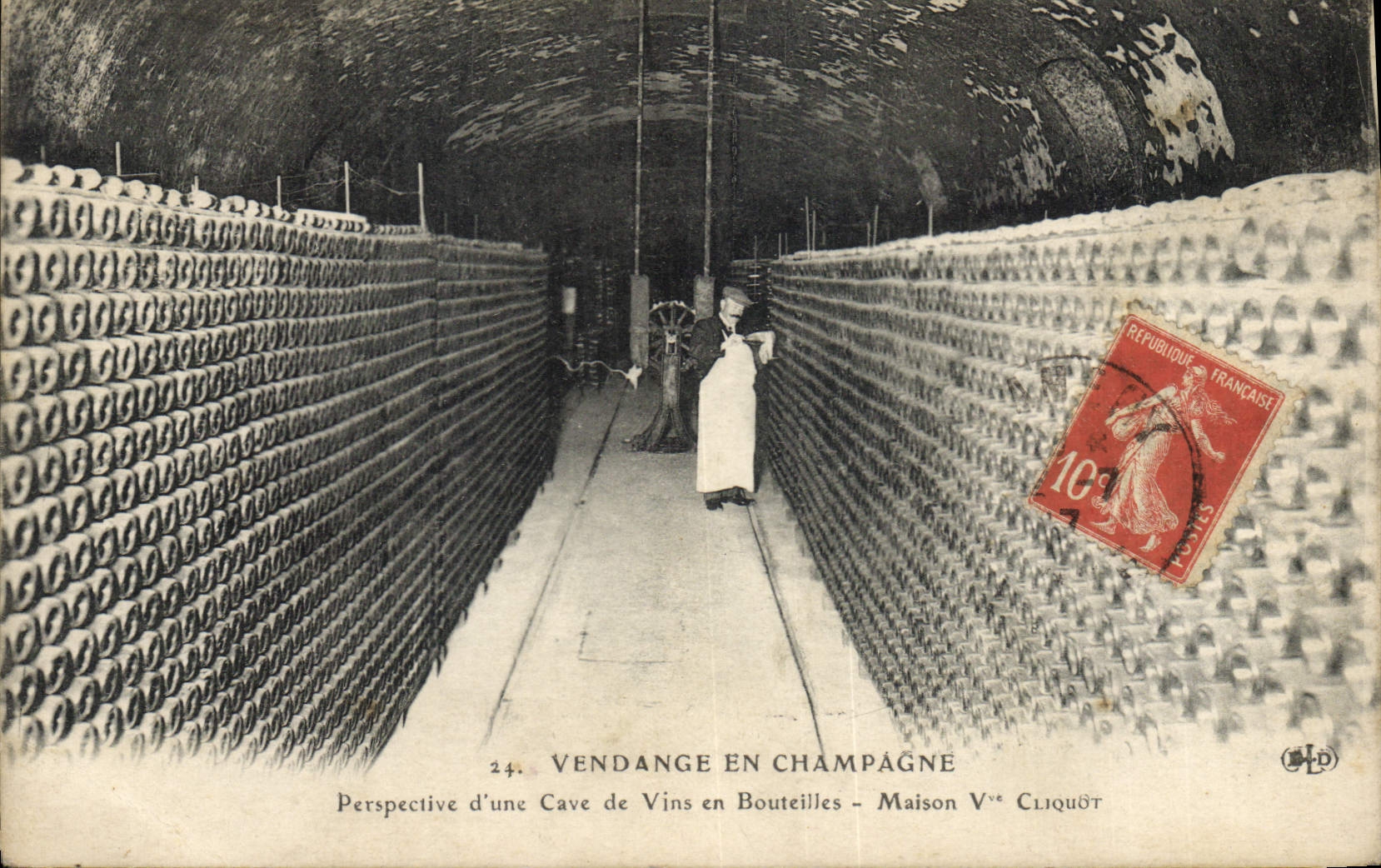 Postal Folclore Vid Vino Vendimias Champaña Perspectiva de una bodega en botellas Casa Viuda Cliquot