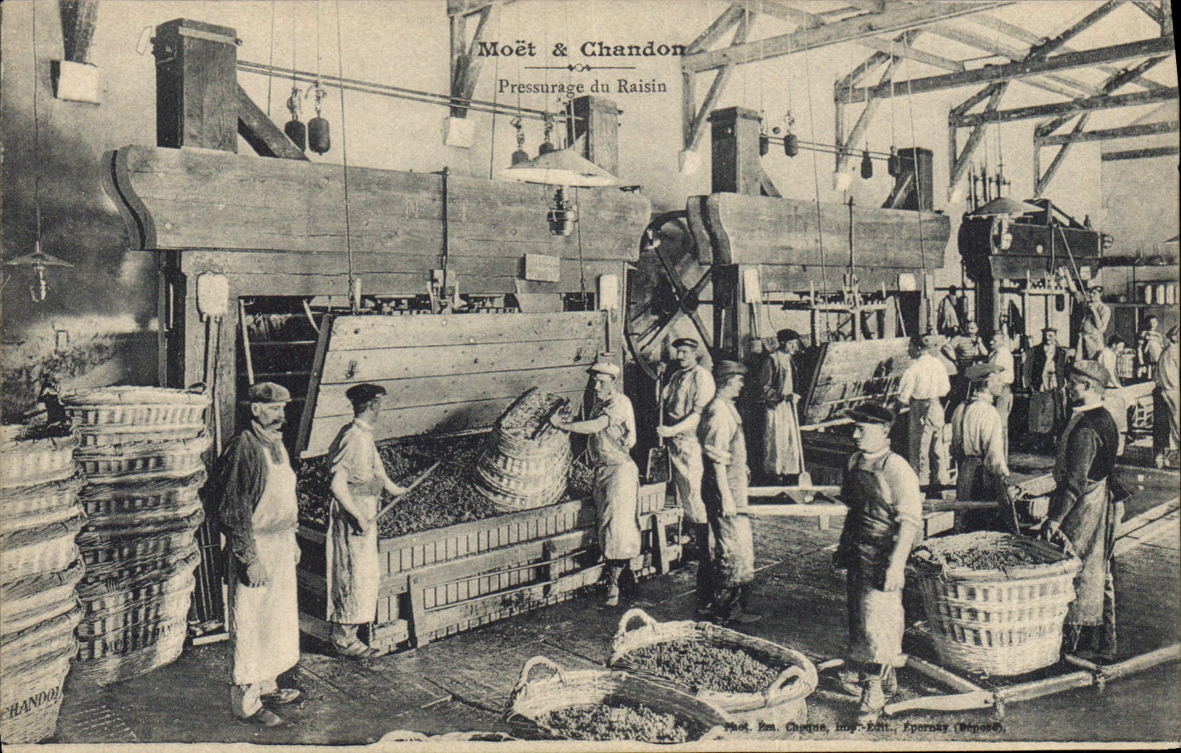 Postal Folclore Vid Vino Vendimias Champaña Moet & Chandon Prensadura de la uva