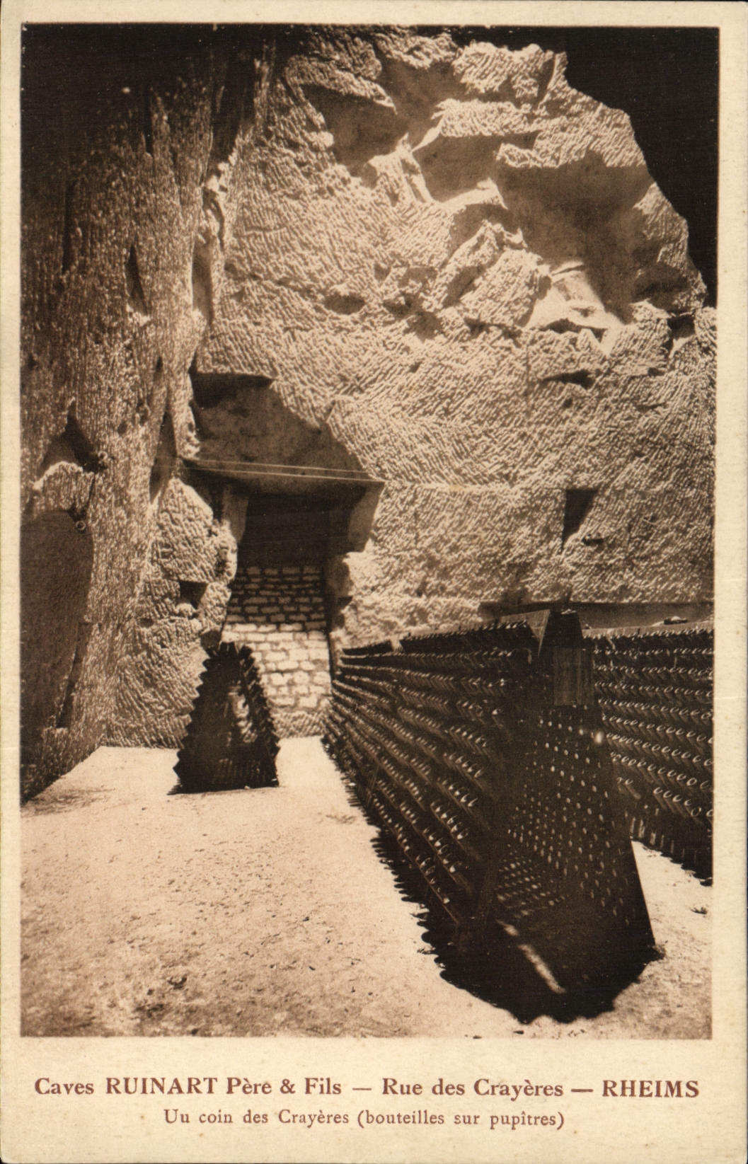 Postal Folclore Vid Vino Vendimias Champaña Huecos Ruinart Padre y Hijo Calle de los Gredales Reims una esquina de los Gredales Botellas sobre pupitres