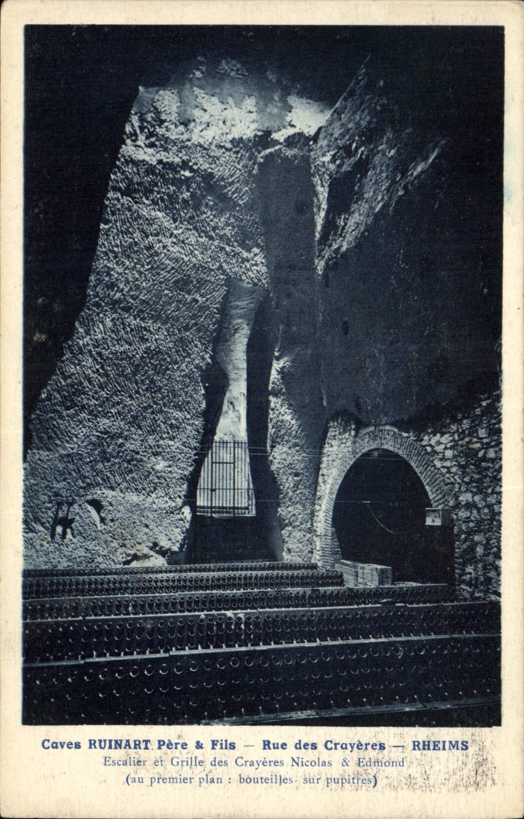 Postal Folclore Vid Vino Vendimias Champaña Huecos Ruinart Padre y Hijo Calle de los Gredales Reims Rheims Escalera y rejilla de los gredales Nicolas y Edmond Bouteilles sobre pupitres
