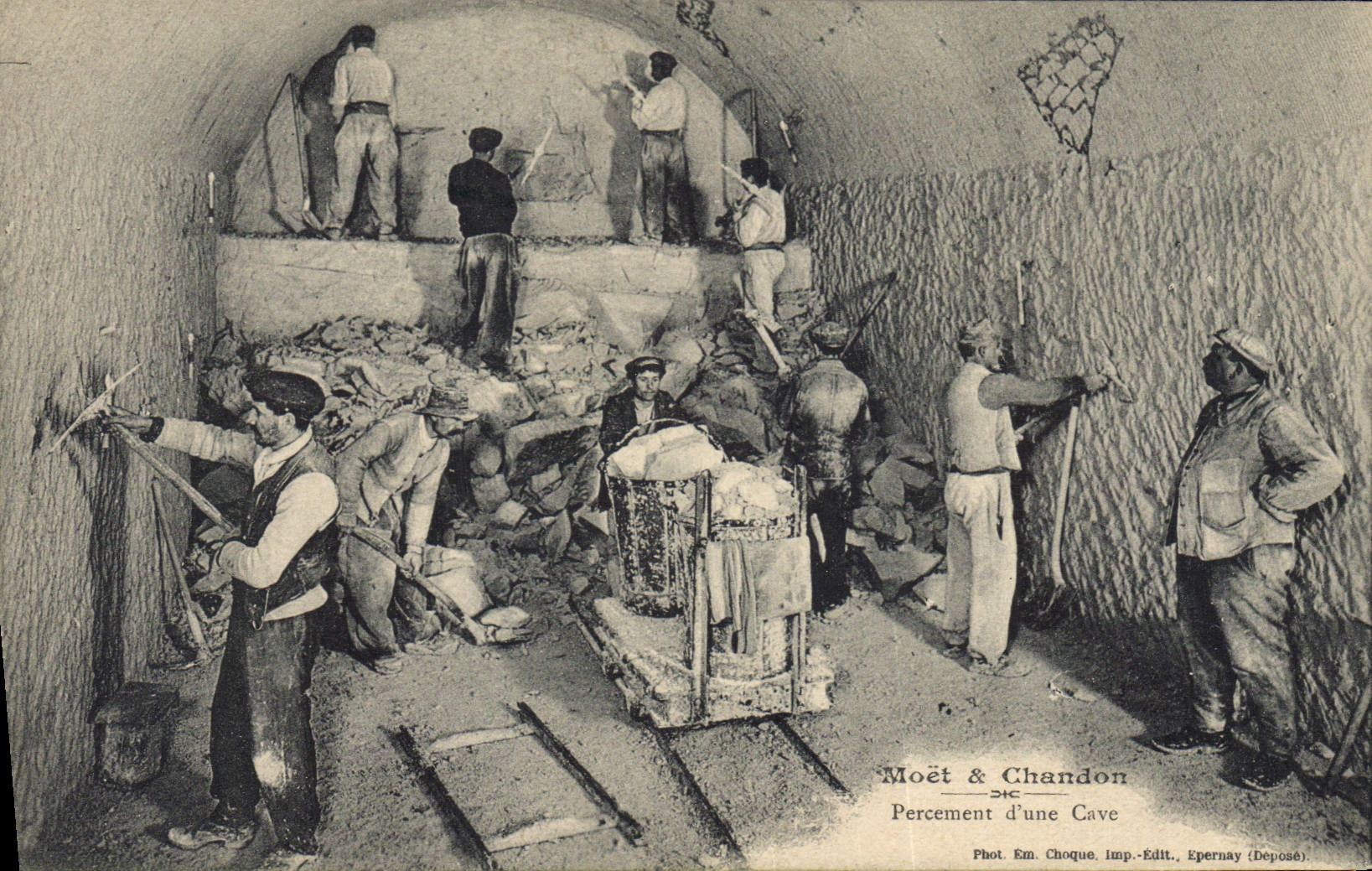 Postal Folclore Vid Vino Vendimias Champaña Moet & Chandon Perforación de una bodega