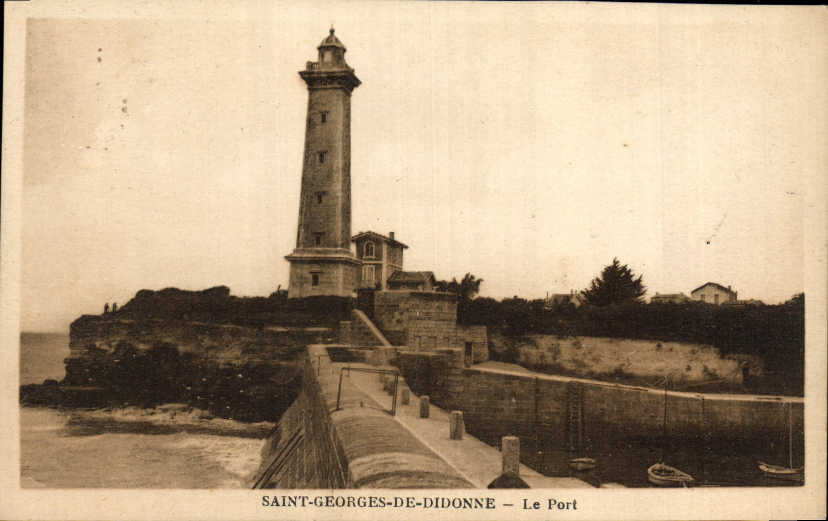CPA Phare Saint Georges de Didonne Le port