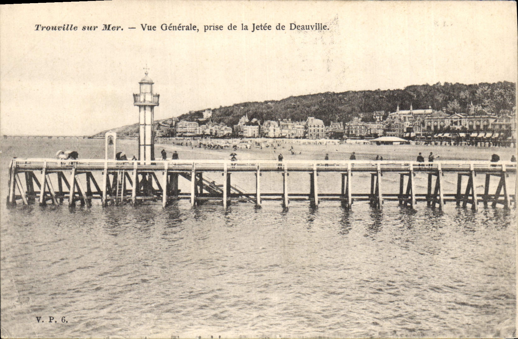 CPA Phare Trouville sur Mer Vue generale prise de la jetee de Deauville 
