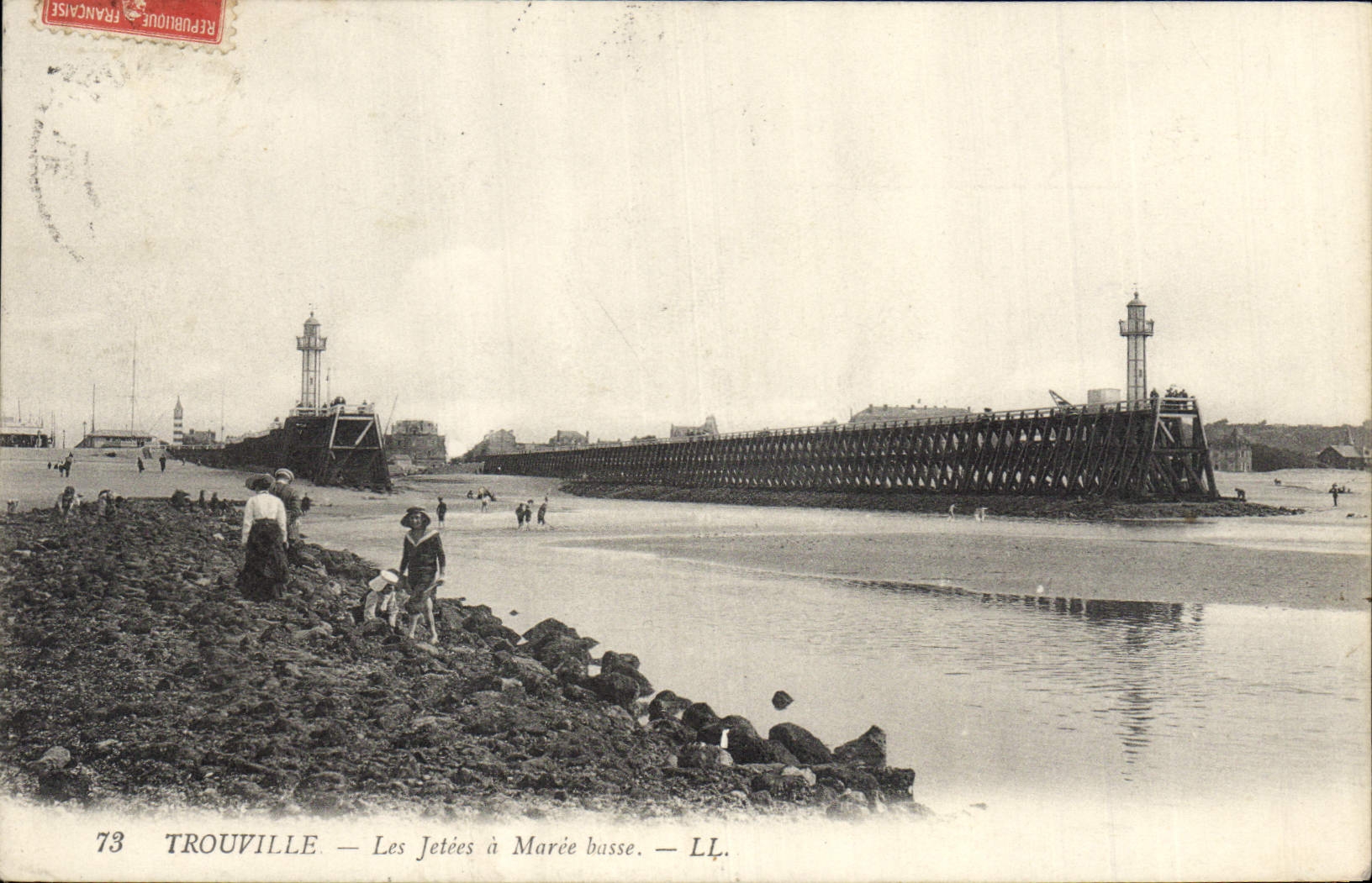 CPA Phare Trouville Les jetees a maree basse