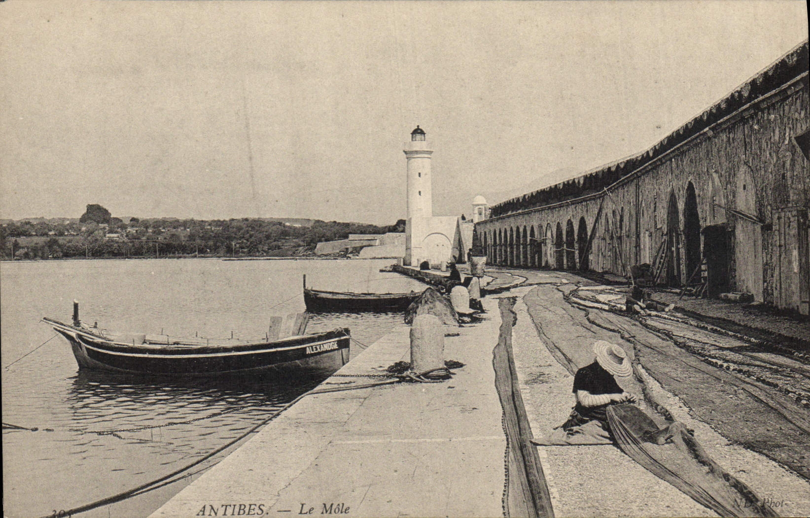 CPA Phare Antibes Le Mole Pecheur