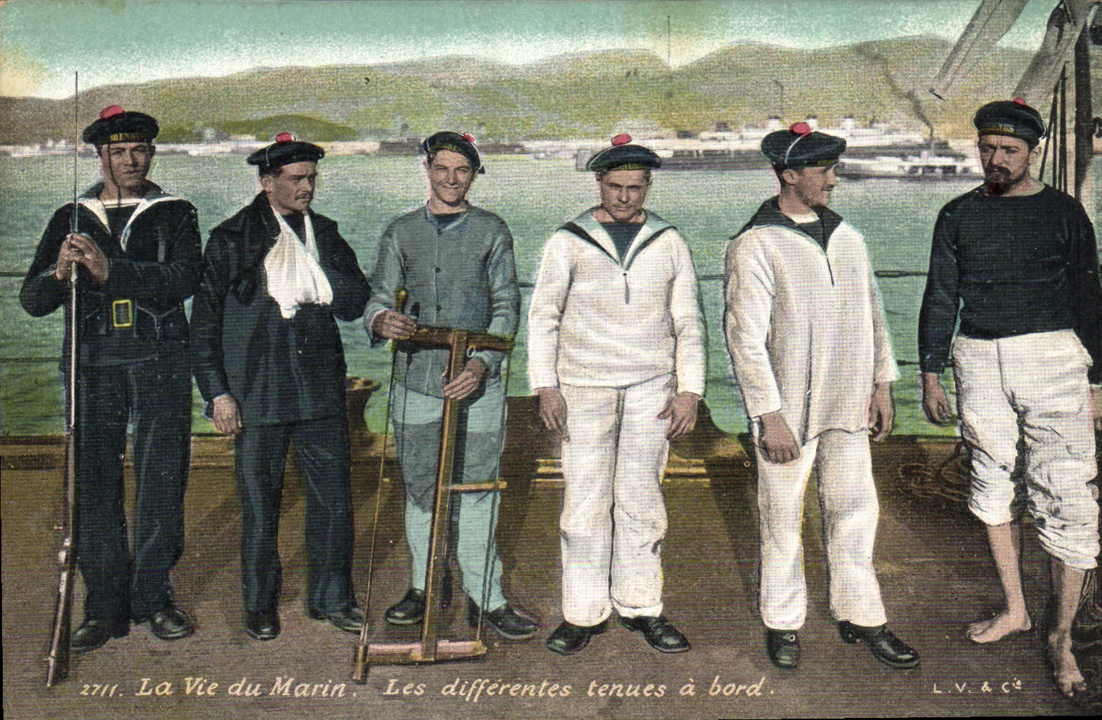 CPA Militaria La vie du Marin Les differentes tenues a bord