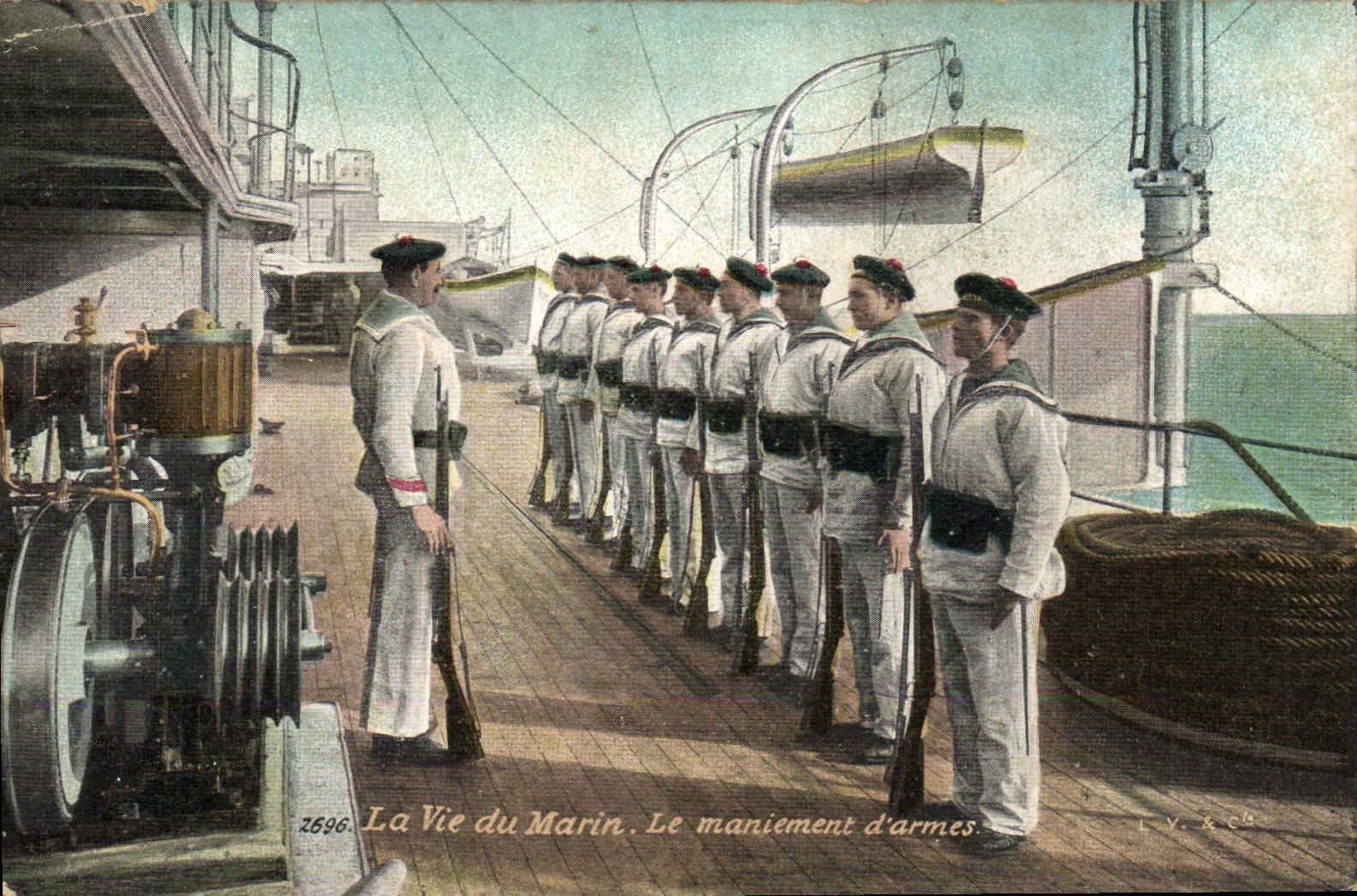 CPA Militaria La vie du Marin Le maniement des armes