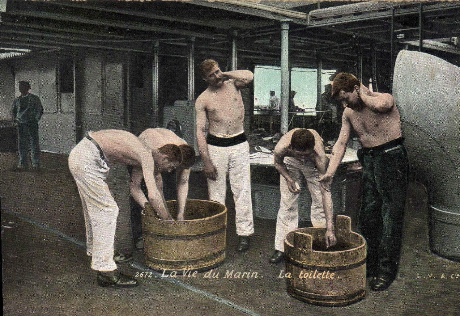 CPA Militaria La vie du Marin La toilette