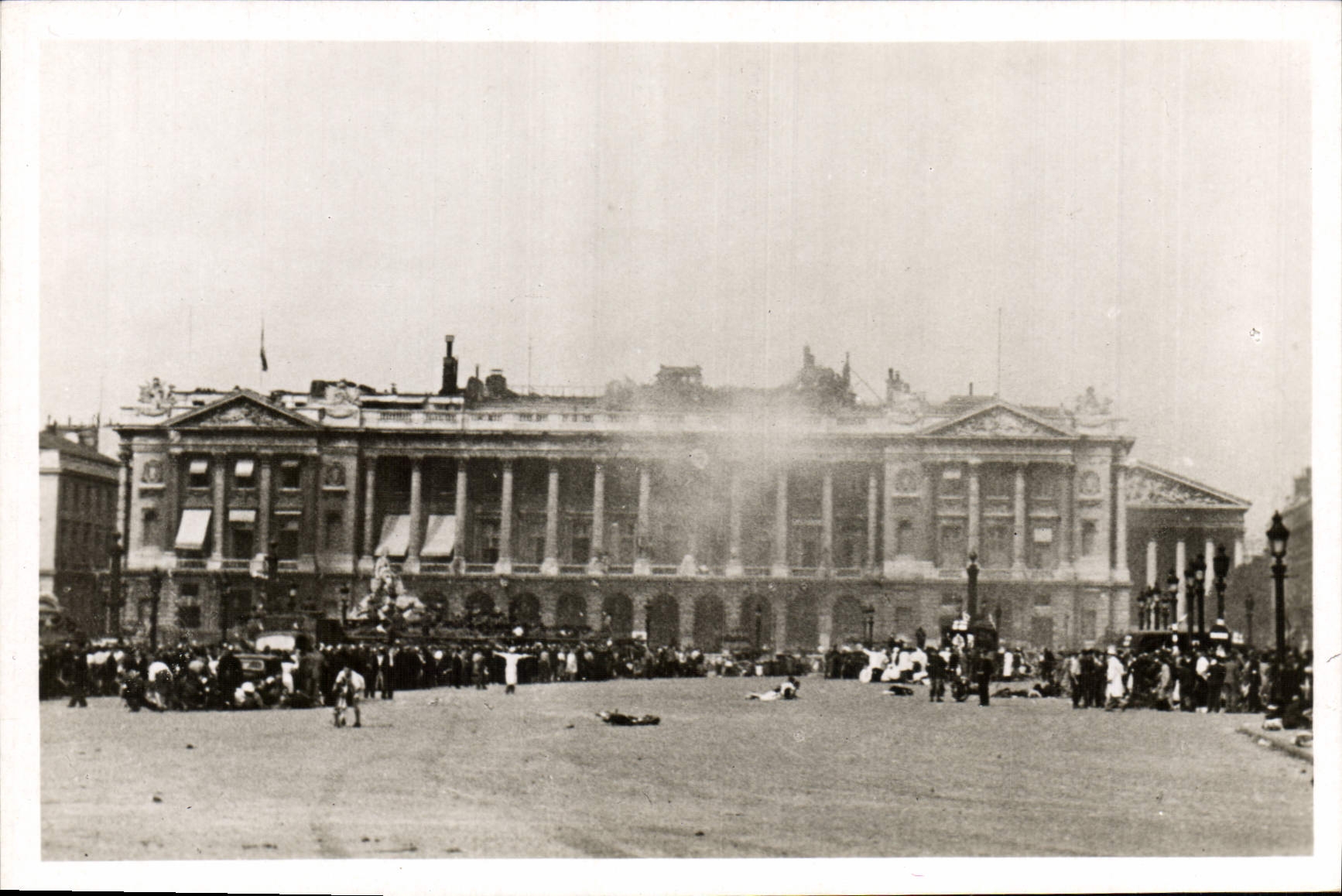 Modern Postcard Militaria Release of Paris machine-gunned crowd Ministry for the Navy