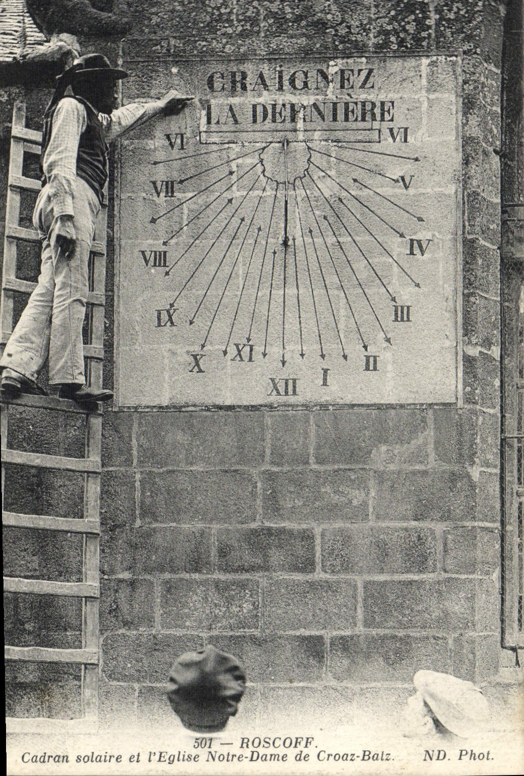 Postal Reloj Roscoff Reloj de sol y la iglesia Notre Dame de Croaz Batz