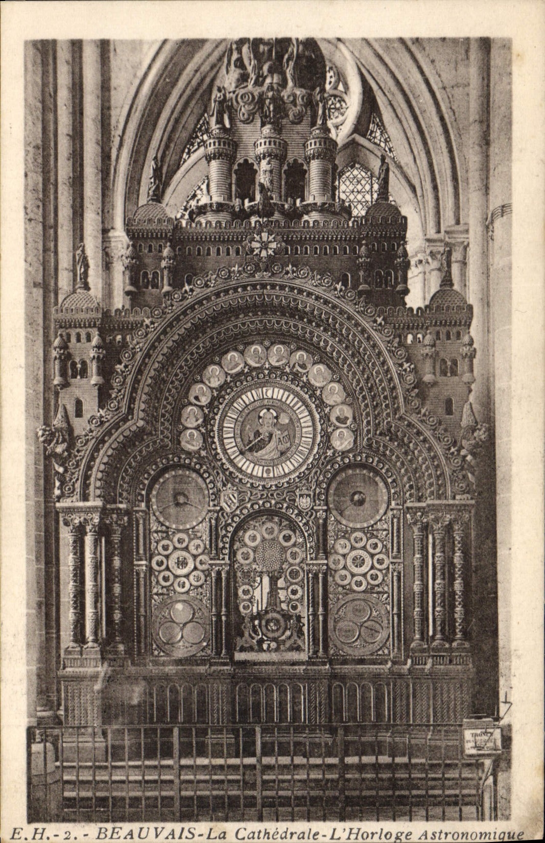 Postal Reloj astronómico la catedral Beauvais