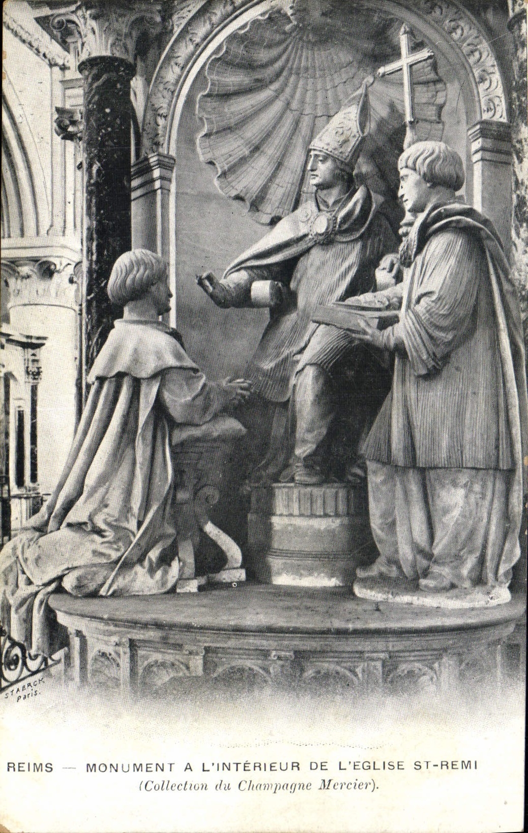 CPA Reims Monument a l'interieur de l'eglise St Remi Champagne Mercier