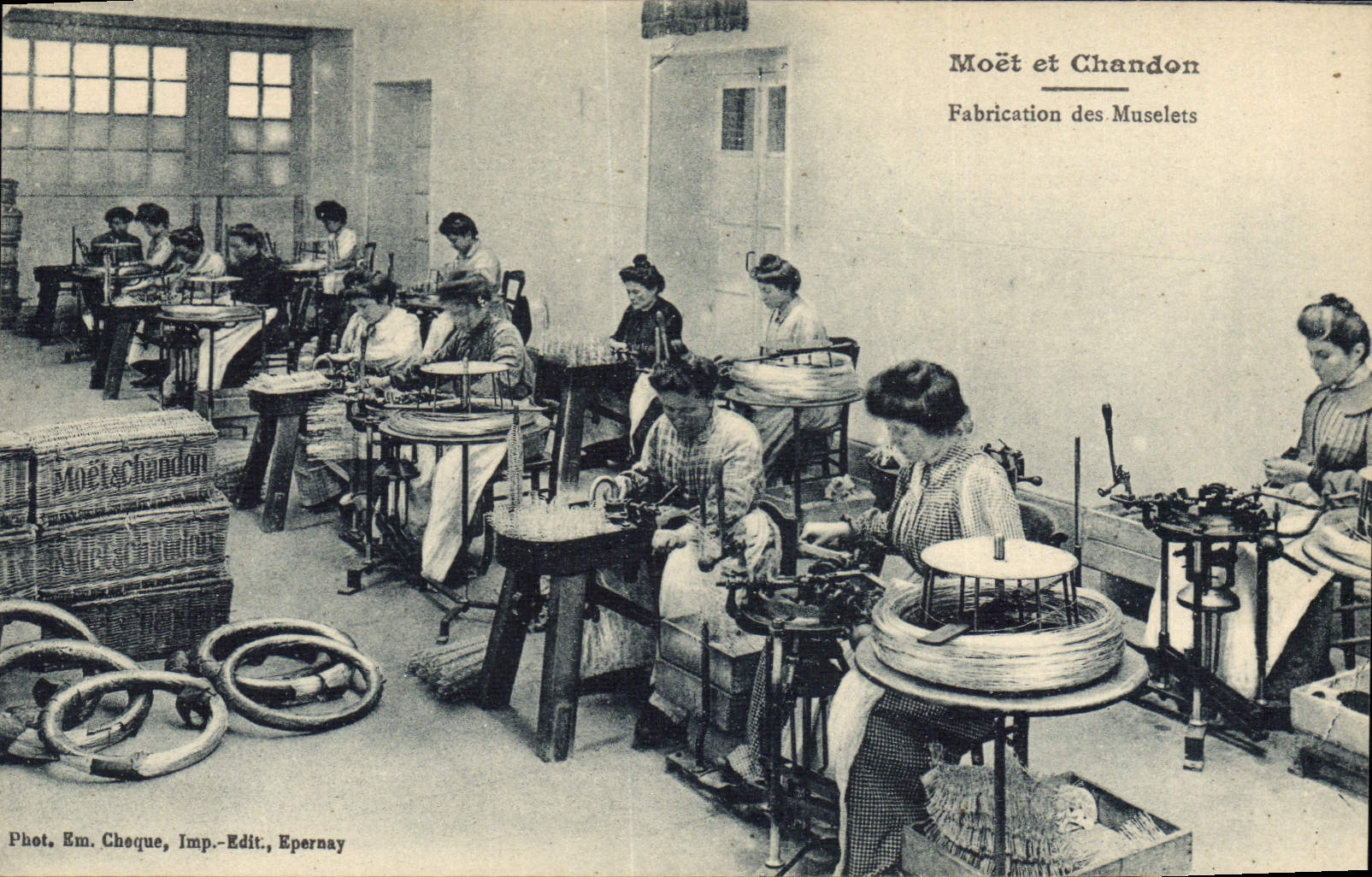 CPA Champagne Moet & Chandon Fabrication des muselets