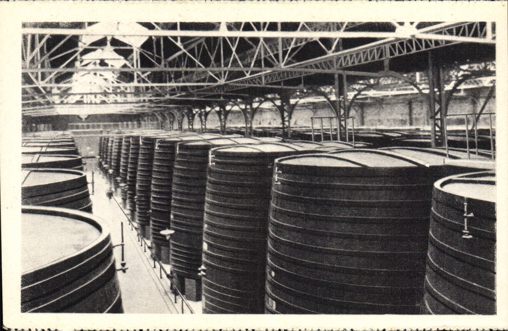 Postal Bodegas Byrrh Thuir Barriles en madera