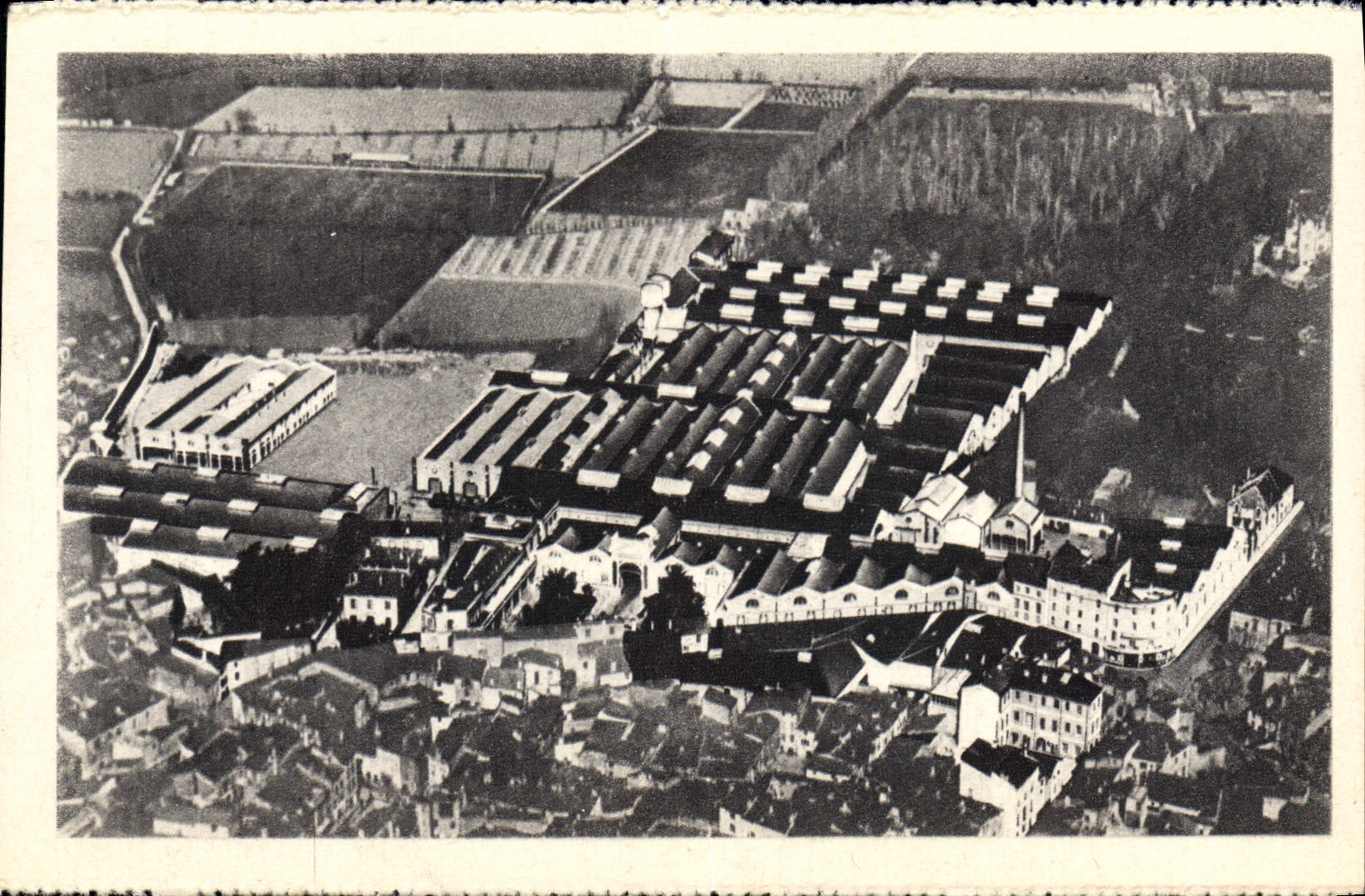 Postal Bodegas Byrrh Thuir Vista general de los establecimientos