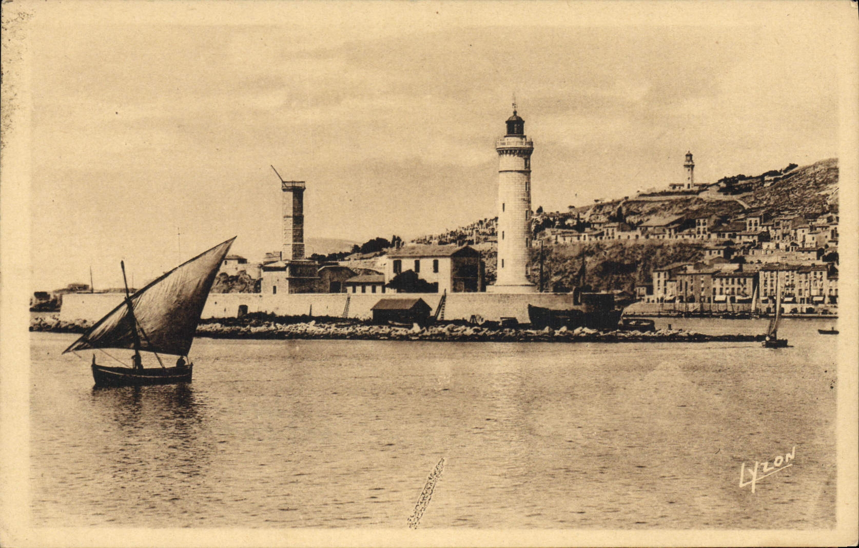 CPA Phare St Louis Entree du port Sete