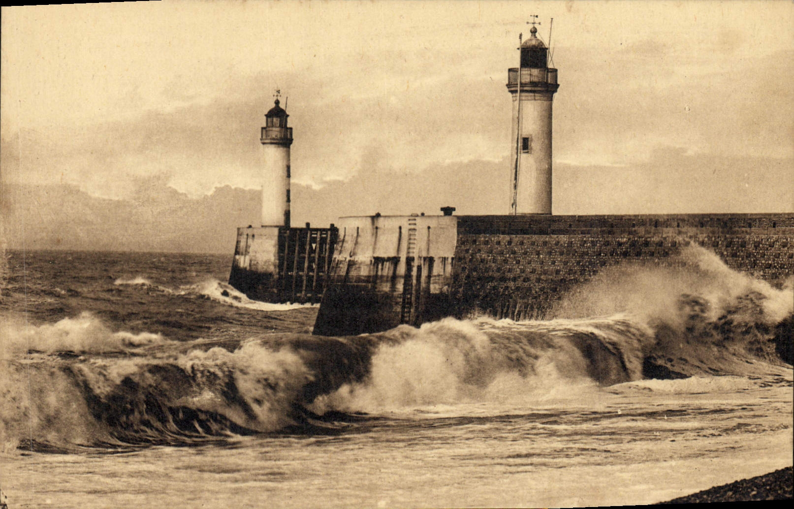 CPA Phare Fecamp Gros temps