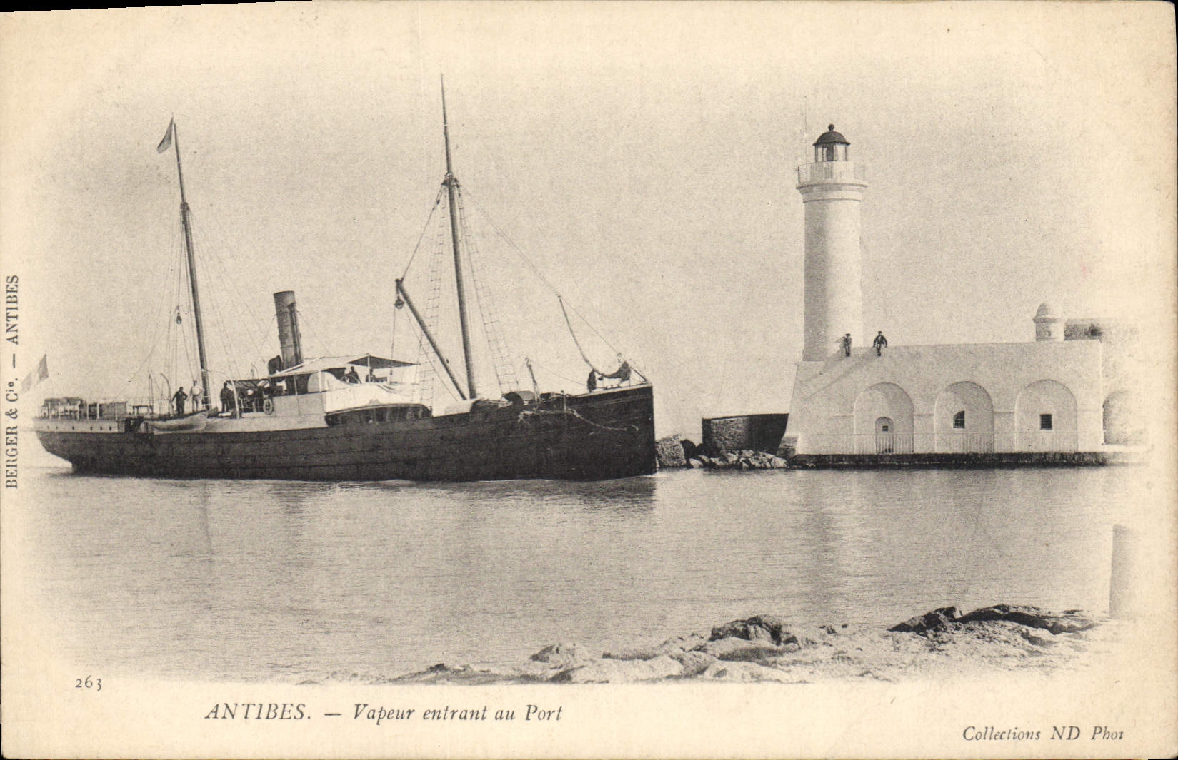 Postal PHARE Antibes Vapor que entra al puerto Barco