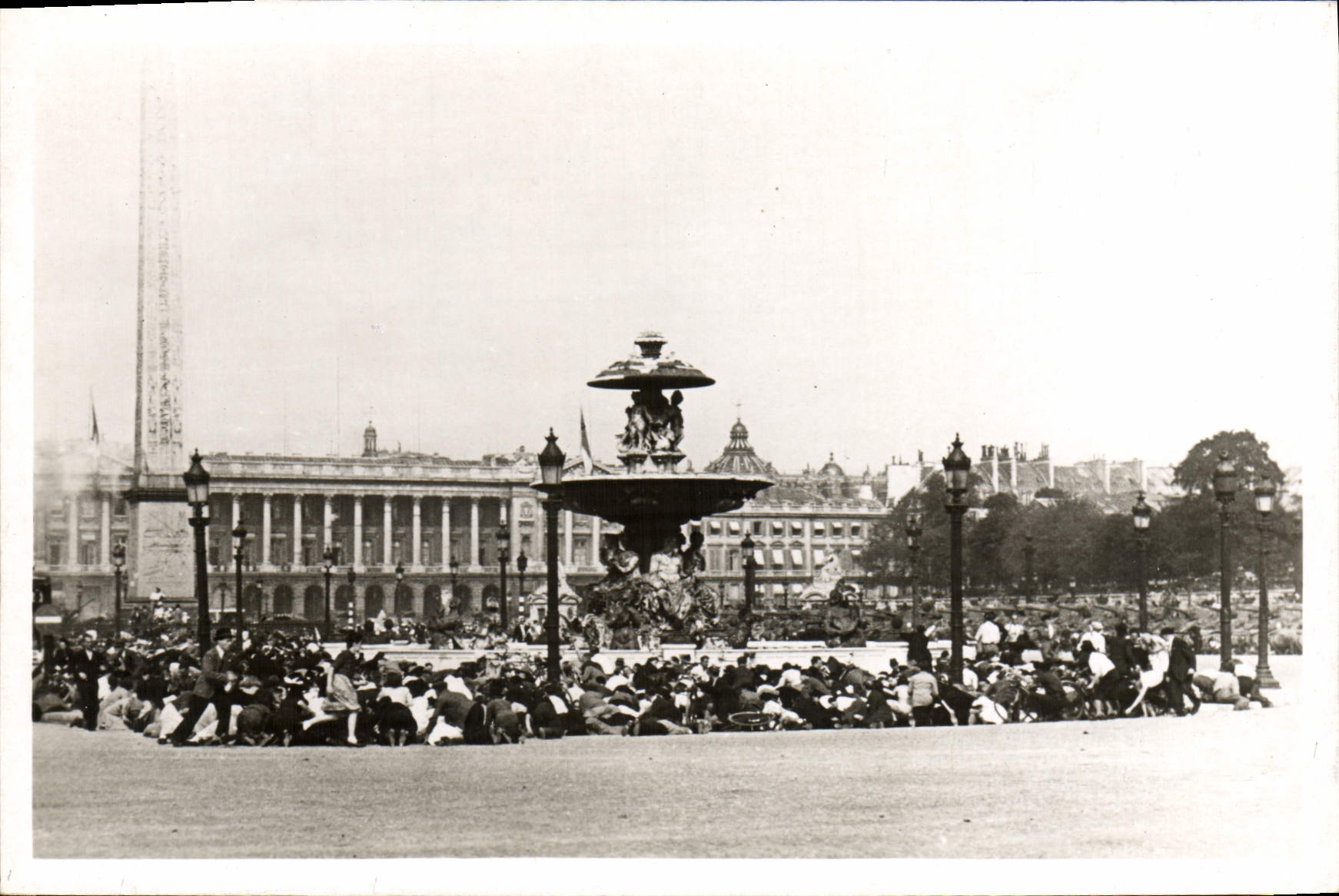 Vintage Postcard Militaria Paris Fusillade Places Harmony