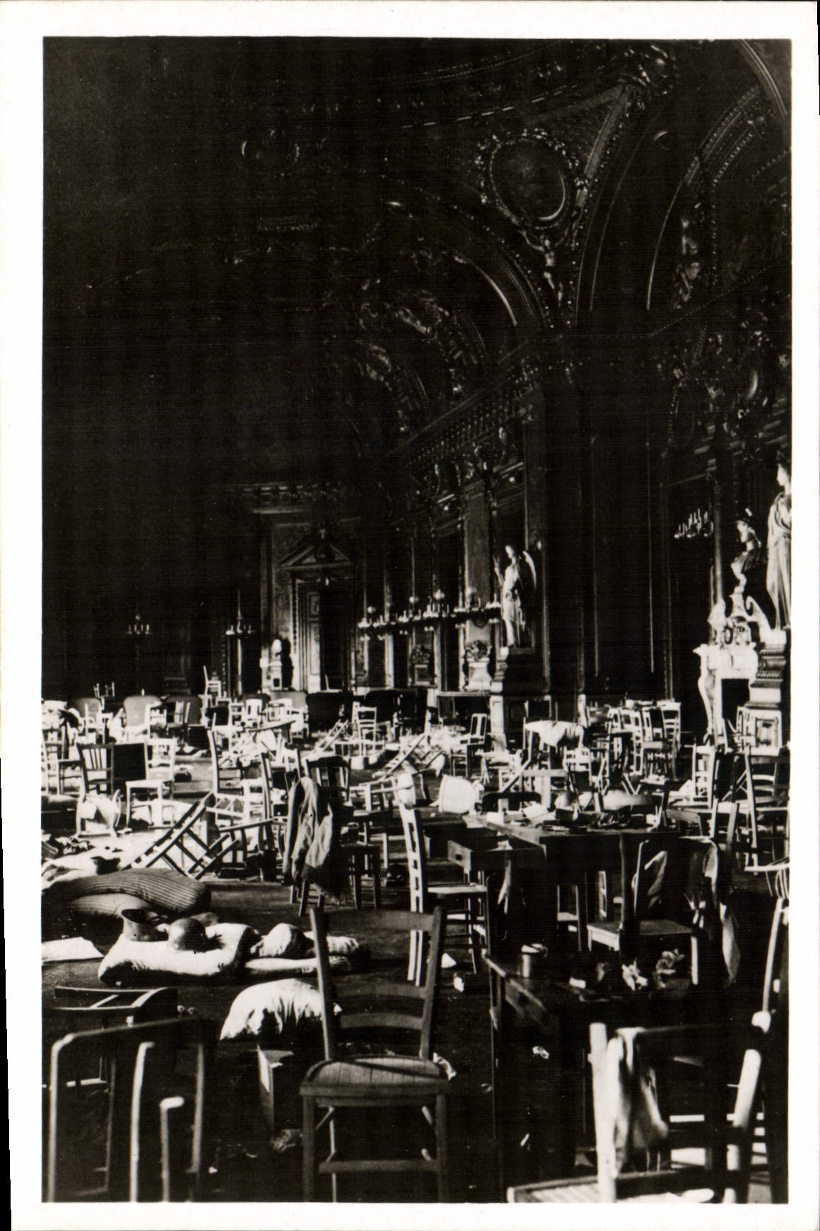 Vintage Postcard Militaria the Senate after their departure Release of Paris