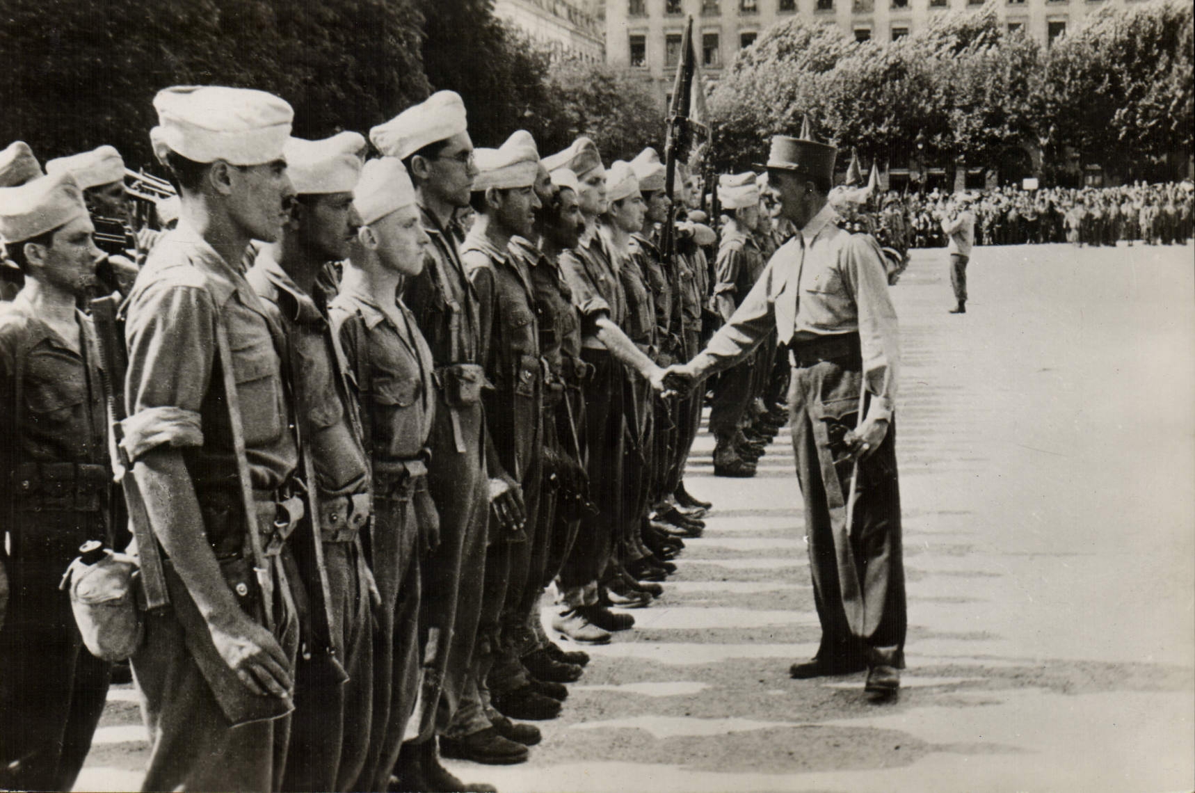 Vintage Postcard Militaria Of His has Belfort A Lyon the General one of Lattre de Tassigny congratulated on the officers