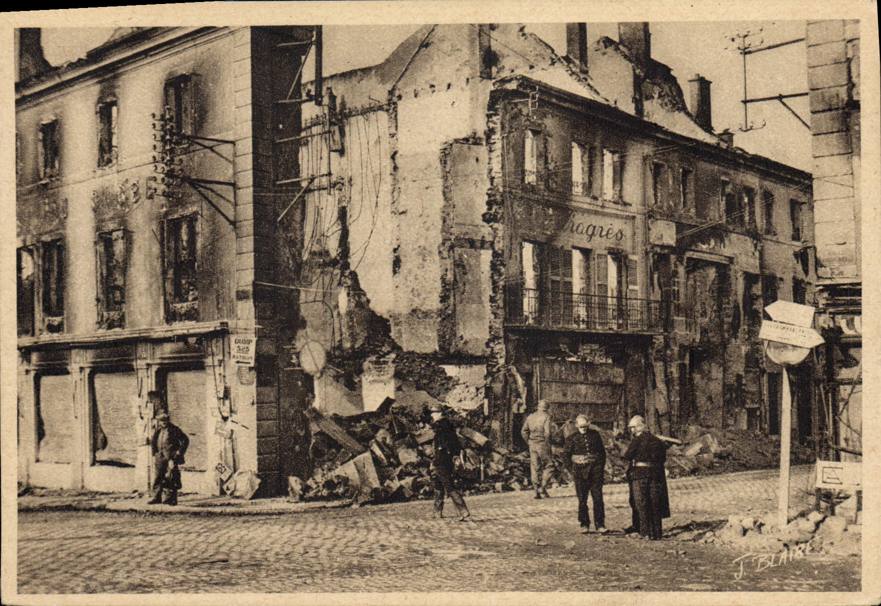Vintage Postcard Holy Militaria Die Arson of the city by the Germans November 1944 Angle of the street Thiers and Rue of the Lyautey Marshal
