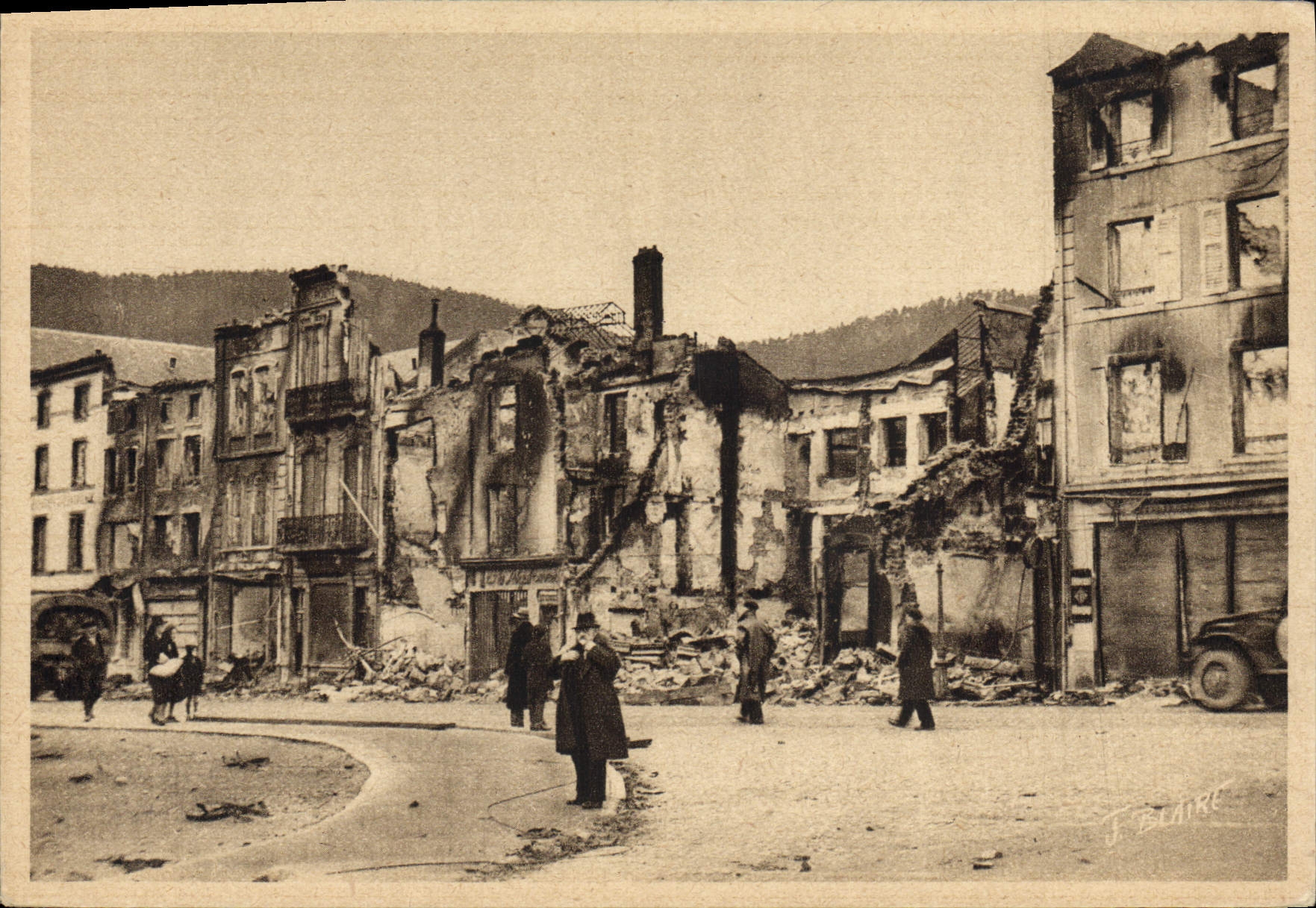 Vintage Postcard Holy Militaria Die Arson of the city by the Germans November 1944 Place Saint Martin