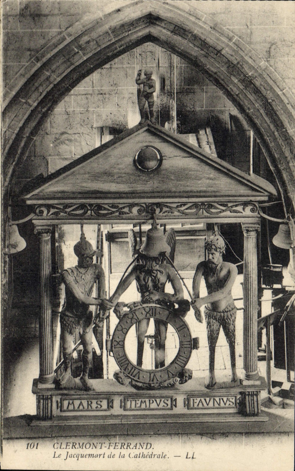 CPA Horloge Clermont Ferrand Le Jacquemart de la cathedrale