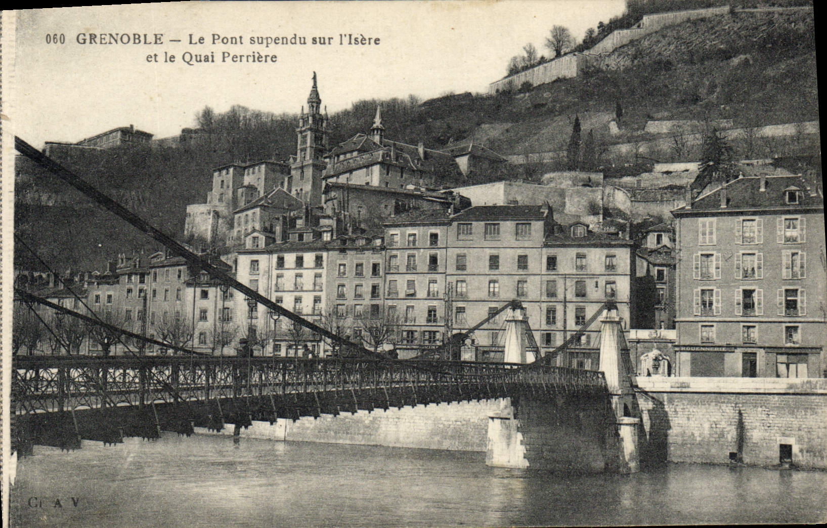 CPA Grenoble Le pont suspendu sur l'Isere et le Quai Perriere