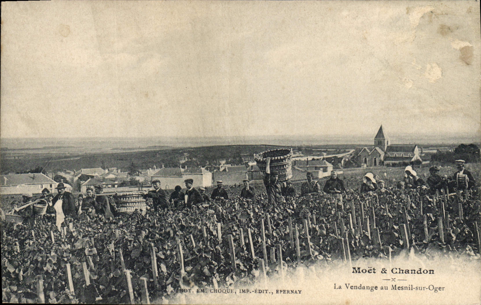 CPA Folklore Vin Vendange Champagne Moet & Chandon La vendange au Mesnil sur Oger