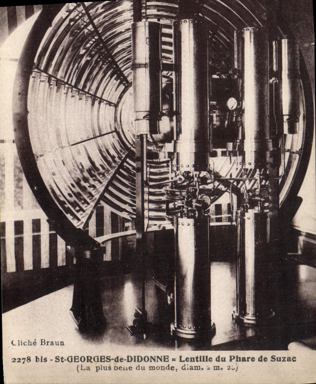 CPA Phare St Georges de Didonne Lentille du phare de Suzac