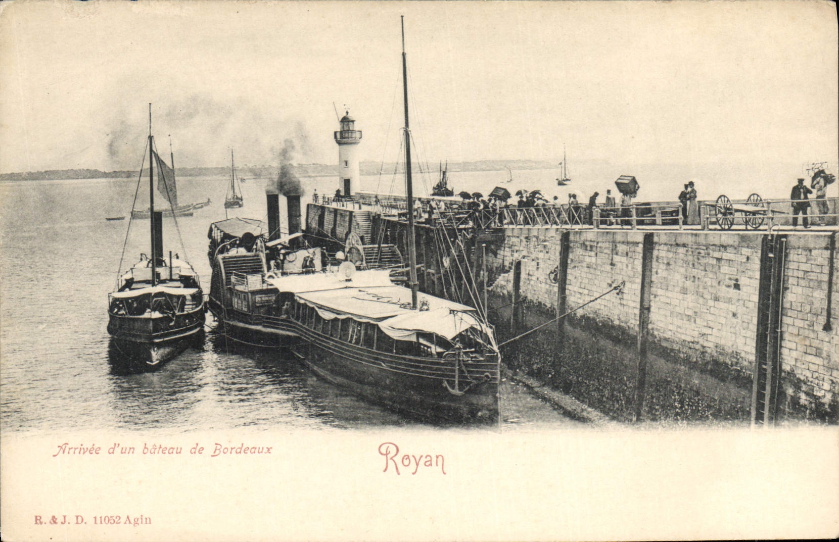 Vintage Postcard Royan Headlight Arrived of a boat of Bordeaux