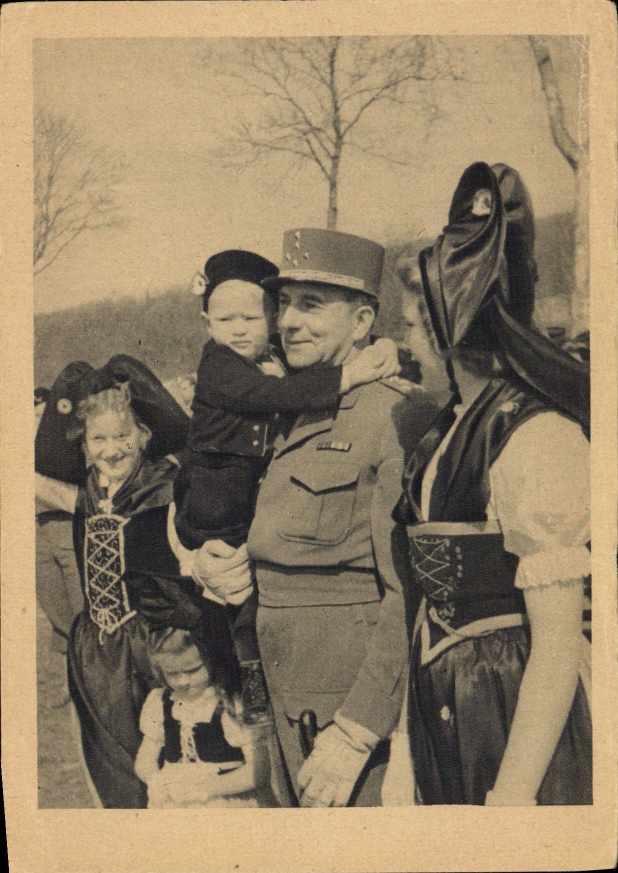 Modern Postcard Militaria the General one of Lattre in Alsace March 1945