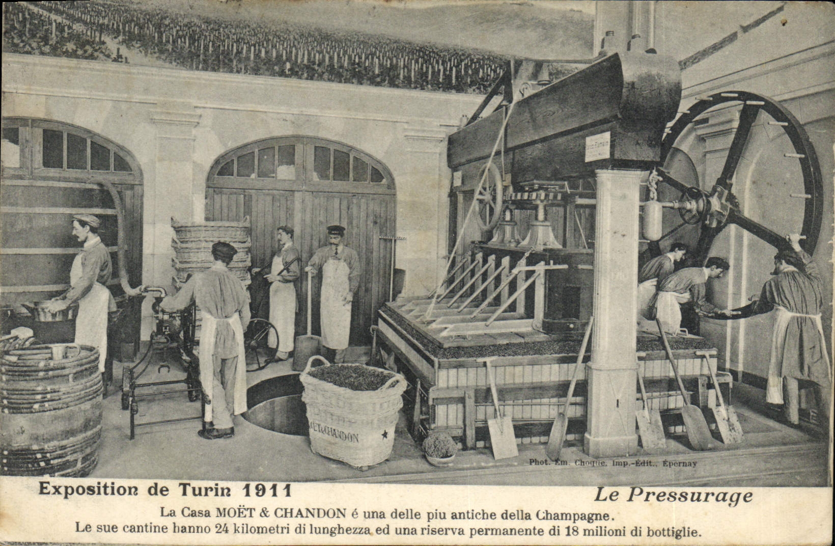 CPA Folklore Vin Vendanges Champagne Exposition de Turin 1911 Le pressurage 