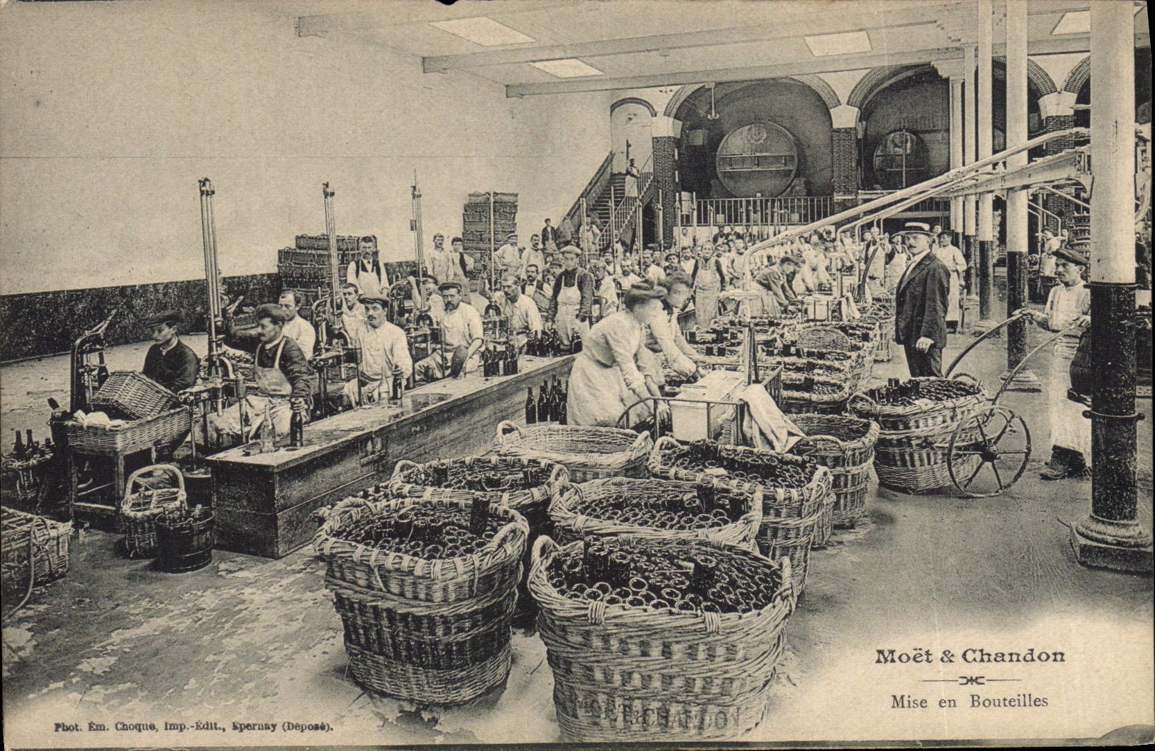 Vintage Postcard Folklore Wine Grape harvest Moet & Chandon Champagne Put in bottles
