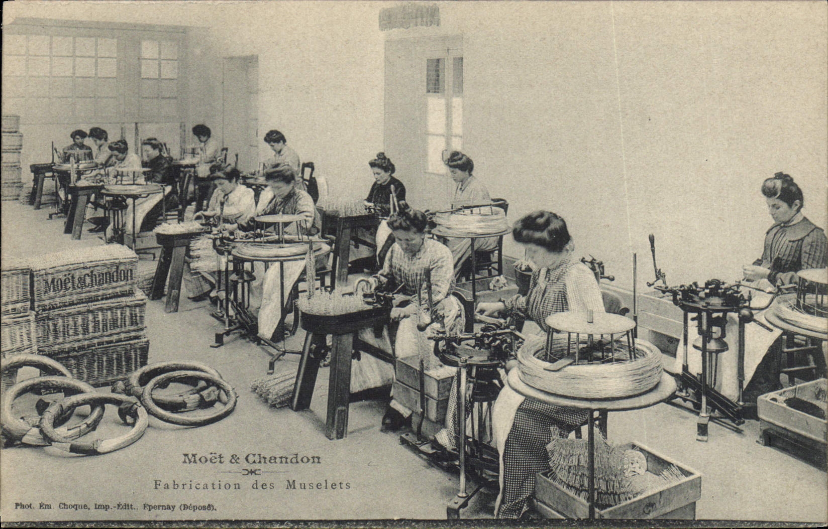 CPA Folklore Vin Vendanges Champagne Moet & Chandon Fabrication des Muselets 
