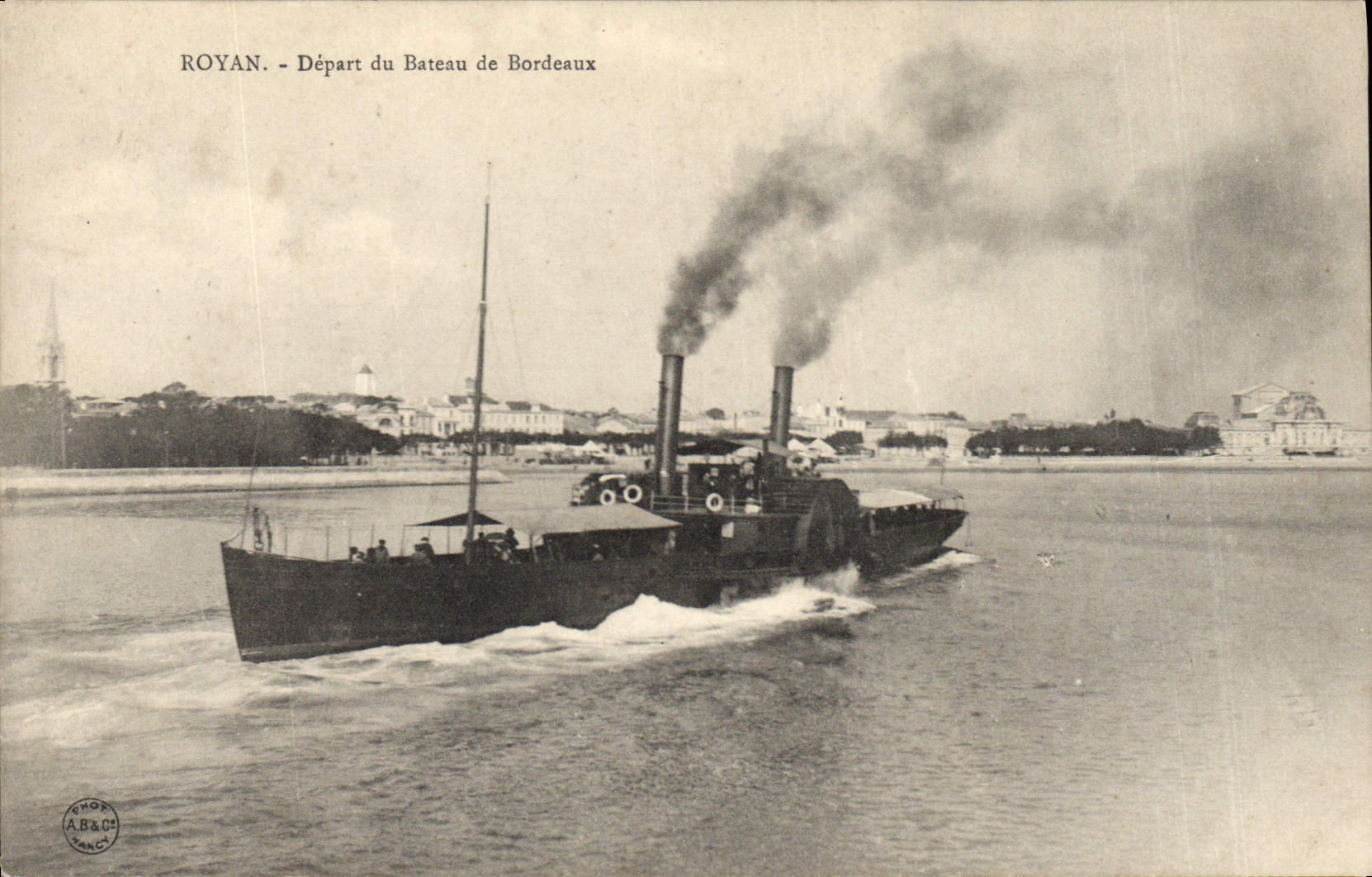 Vintage Postcard Headlight Royan Departure of the boat of Bordeaux