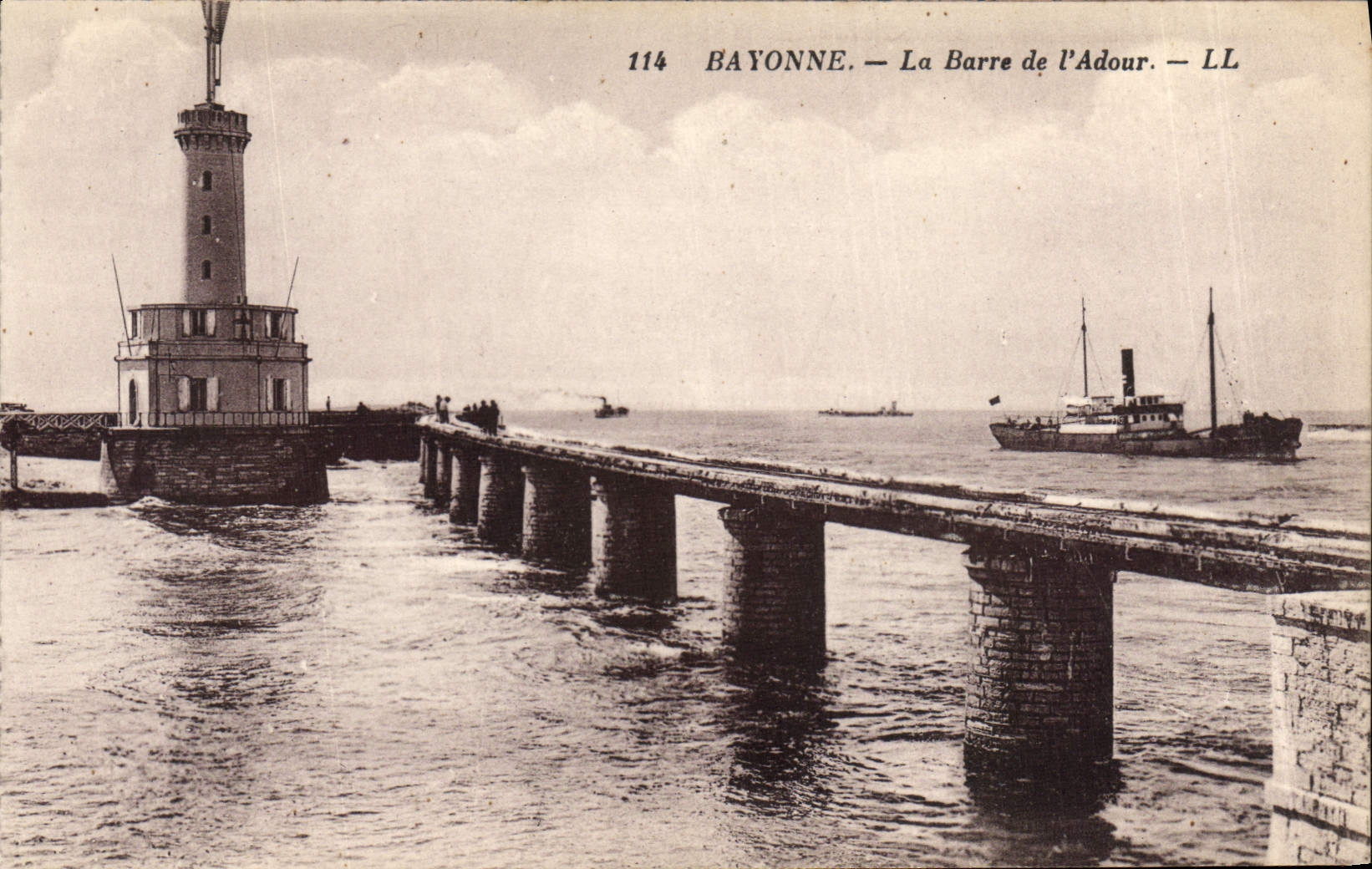 CPA Phare Bayonne La Barre de l'Adour Bateau