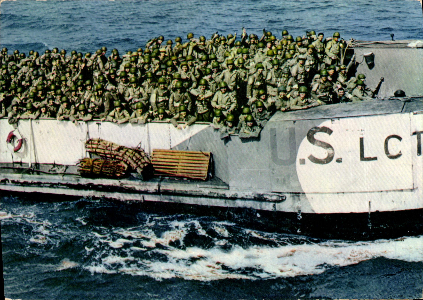 Modern Postcard Militaria Omaha Beach Normandy Arrived of the barges of troops