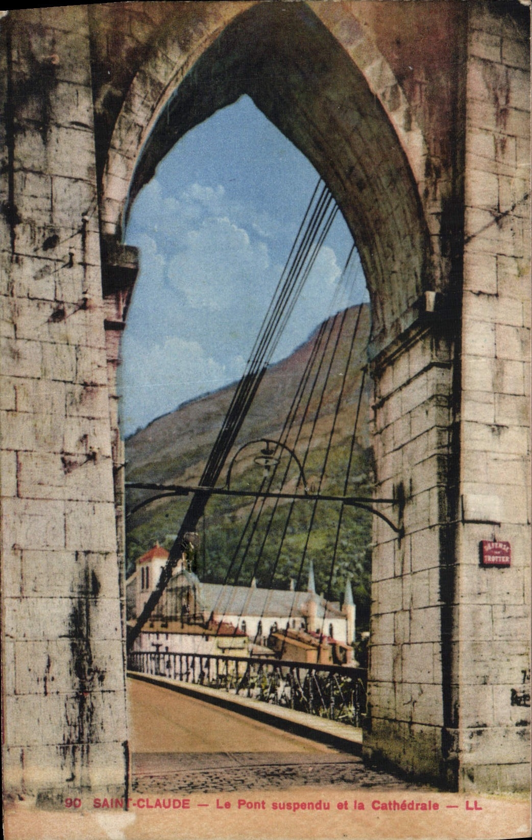 CPA Pont suspendu et la cathedrale Saint Claude