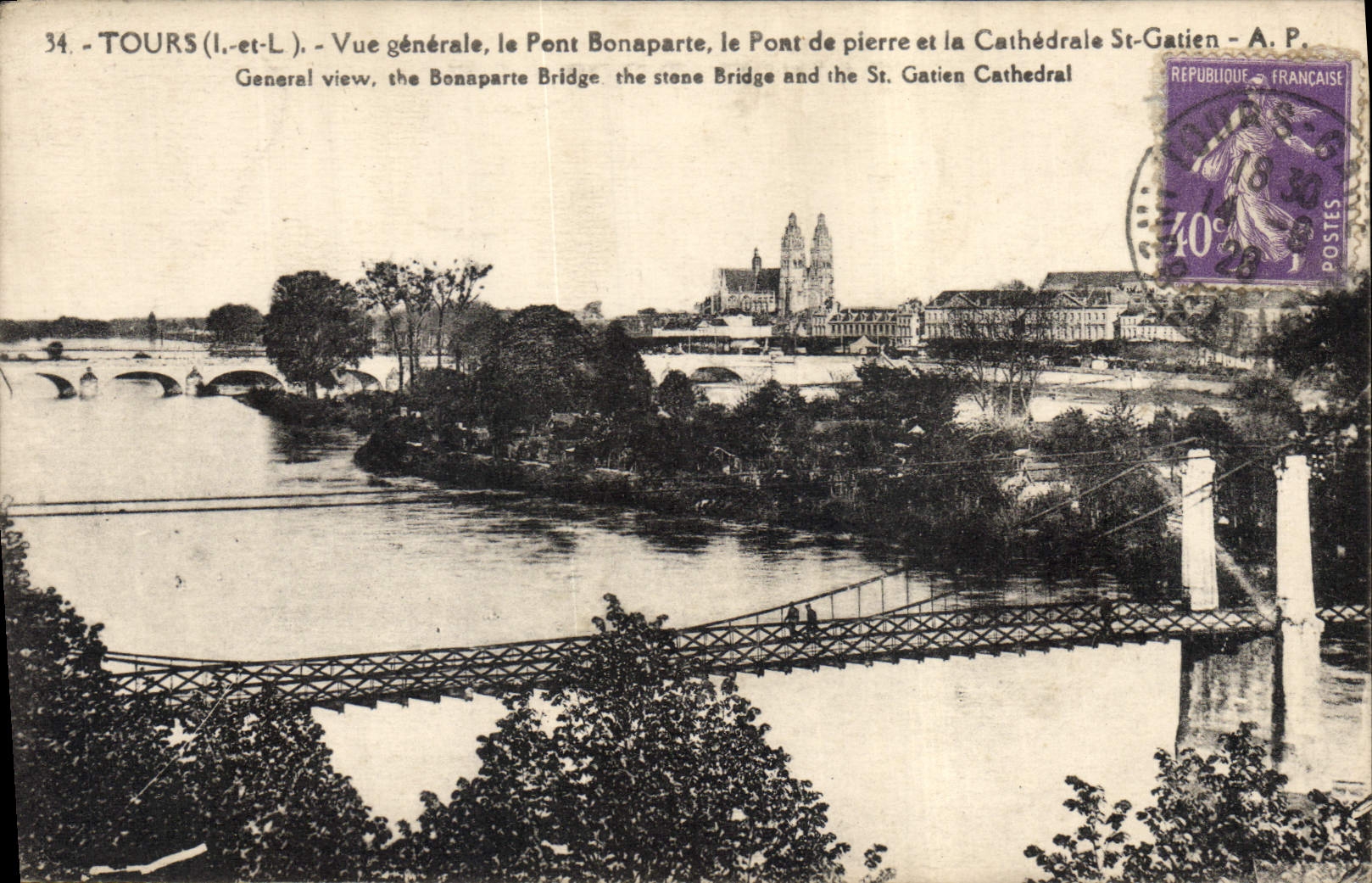 CPA Pont Tours Vue generale Le pont Bonaparte le pont de pierre et la cathedrale St Gatien 