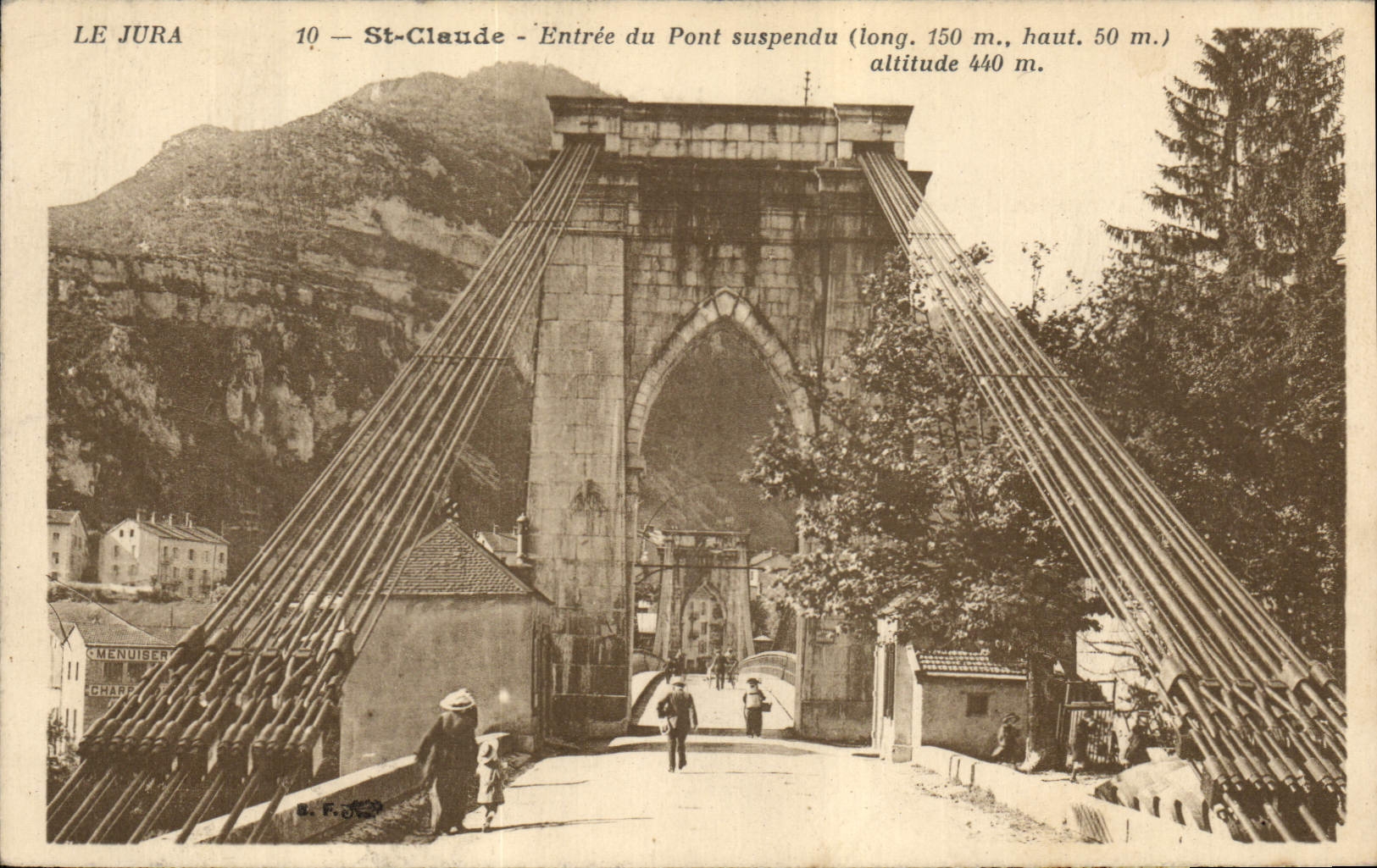 CPA Entree du Pont suspendu St Claude 