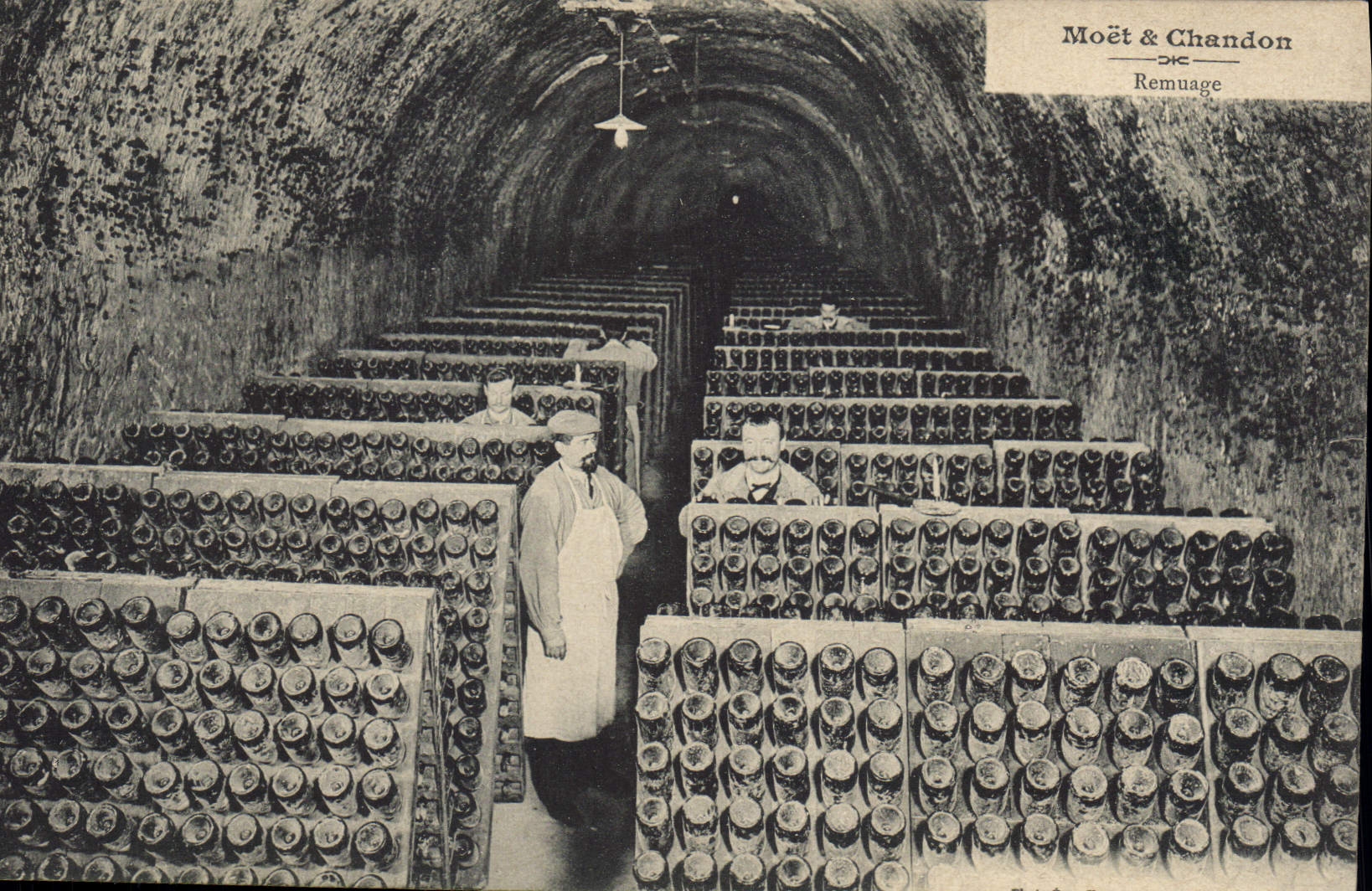 CPA Folklore Vin Vendange Champagne Moet & Chandon Remuage